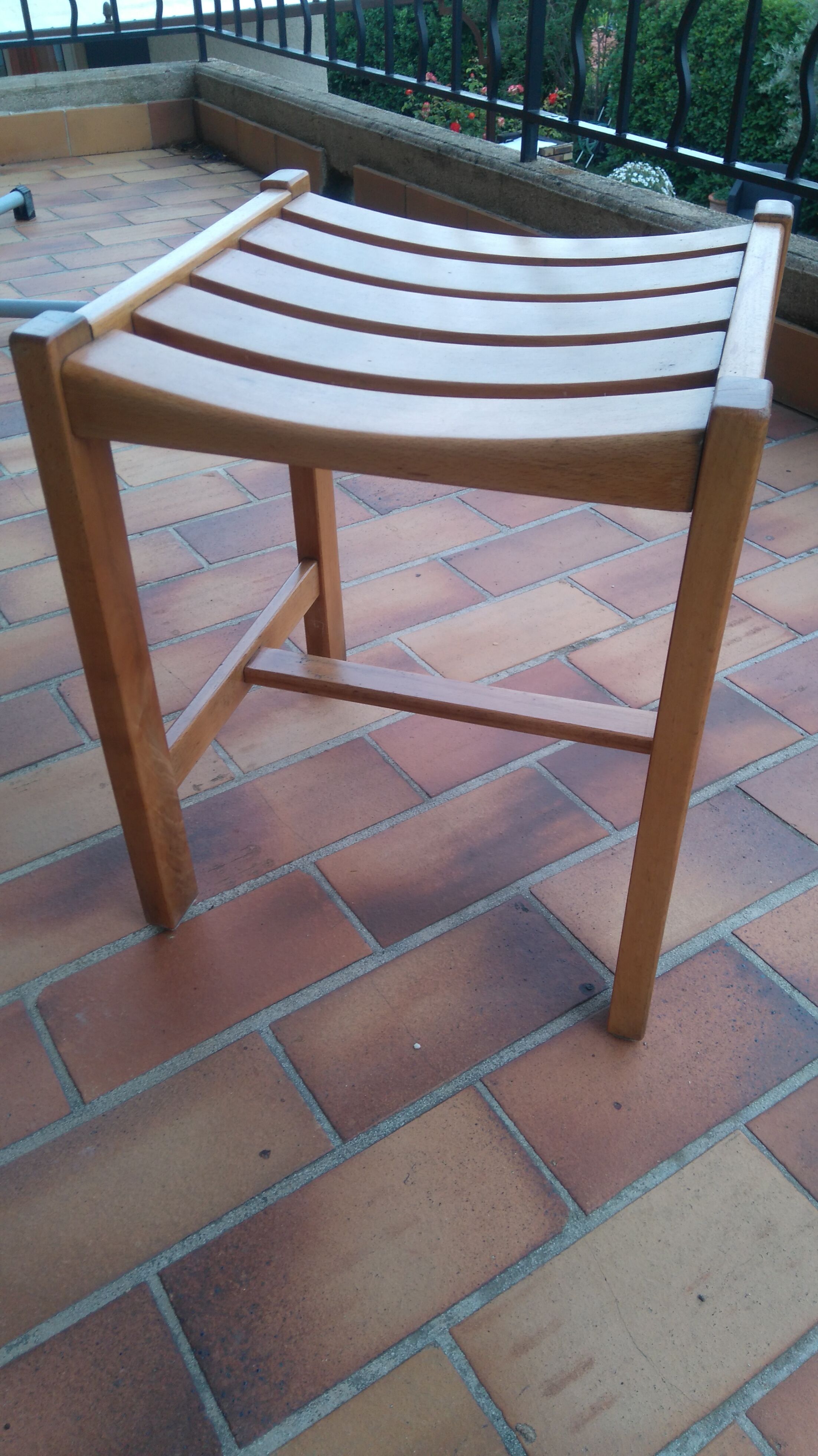 Tabpouret light honey wood