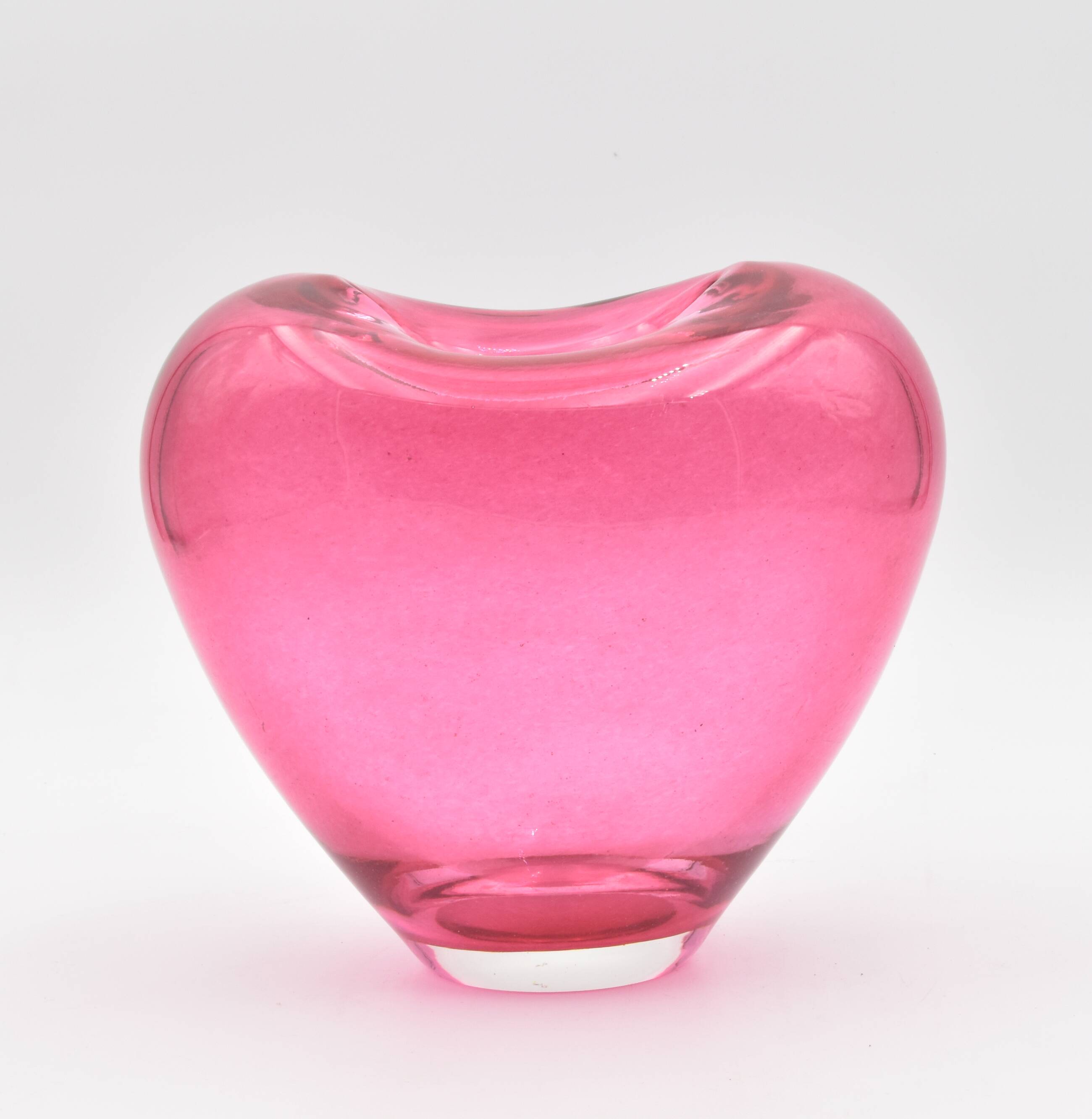 Deru heart vase design blown glass