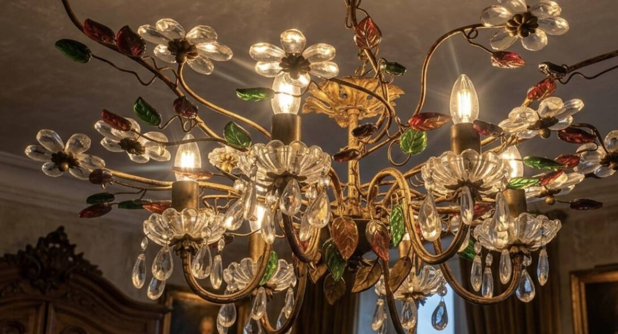 Floral chandelier Banci Firenze with 6 lights, coloured glass and gold metal.
