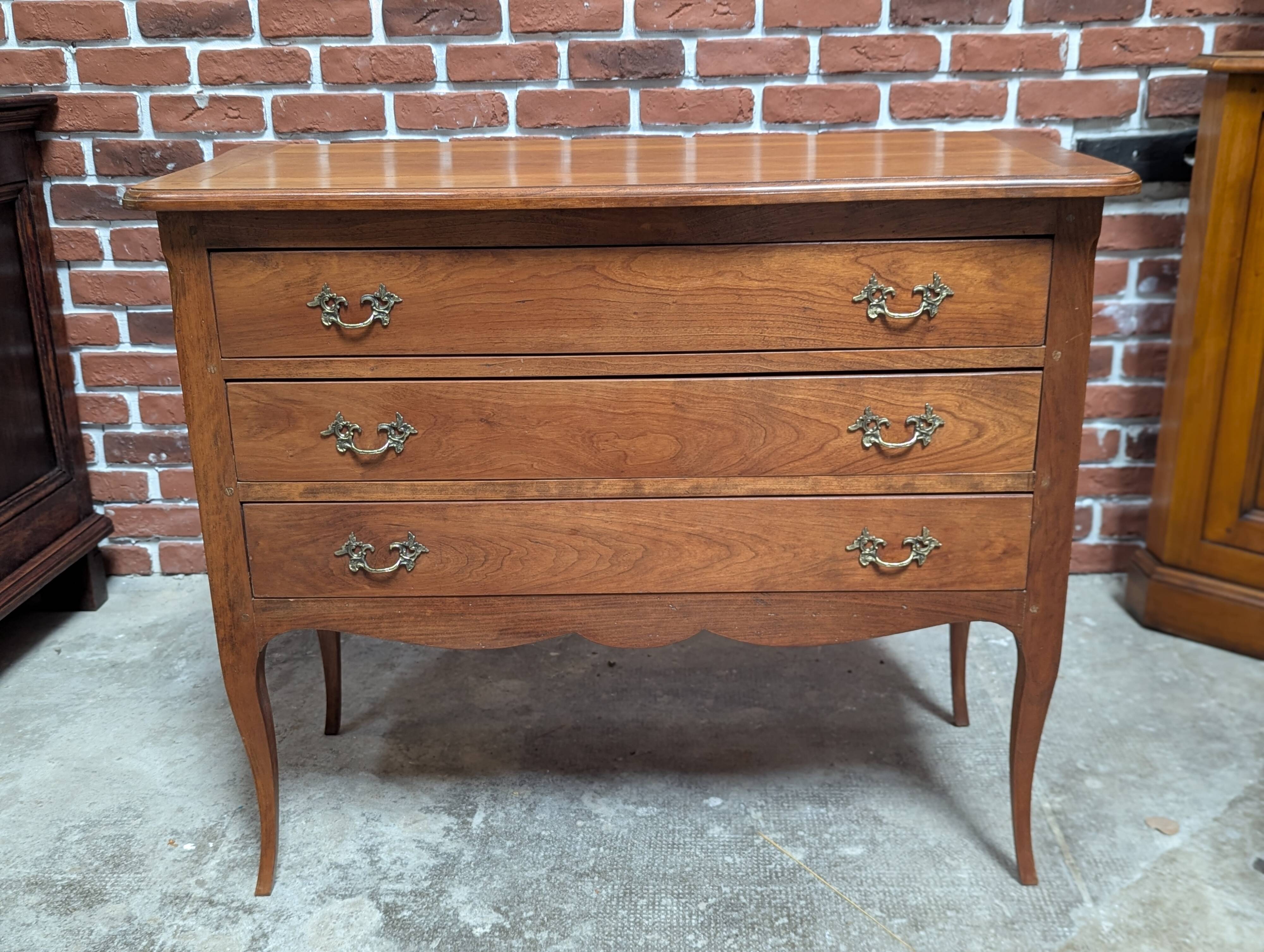 Small Louis XV chest of drawers