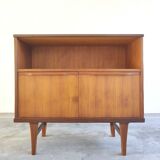 Small Scandinavian row