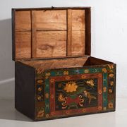 Malle chinoise ancienne de couleur foncée avec des motifs floraux (c.1900) #2