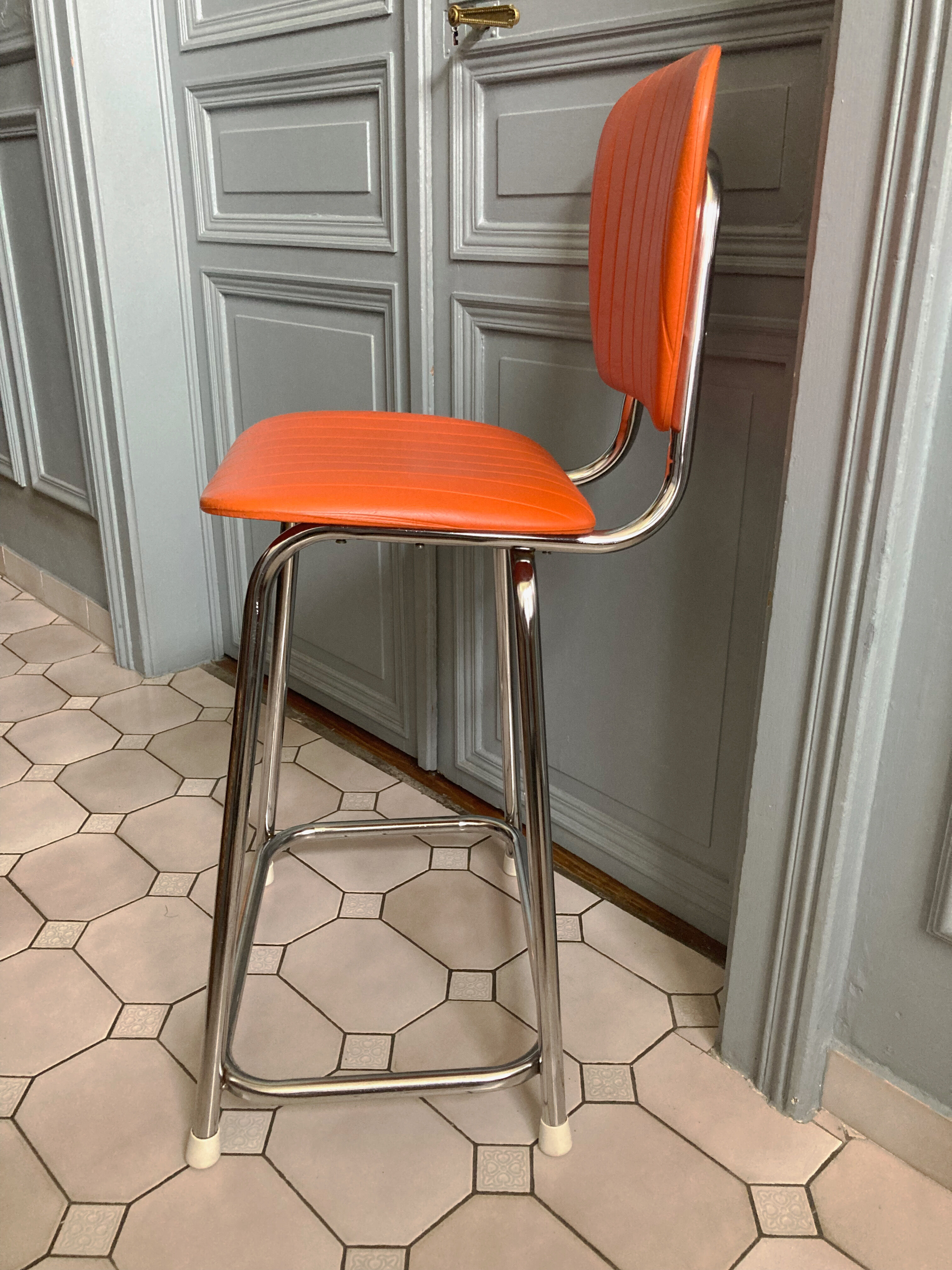 Duo of chair and stool 1970 orange and chromes