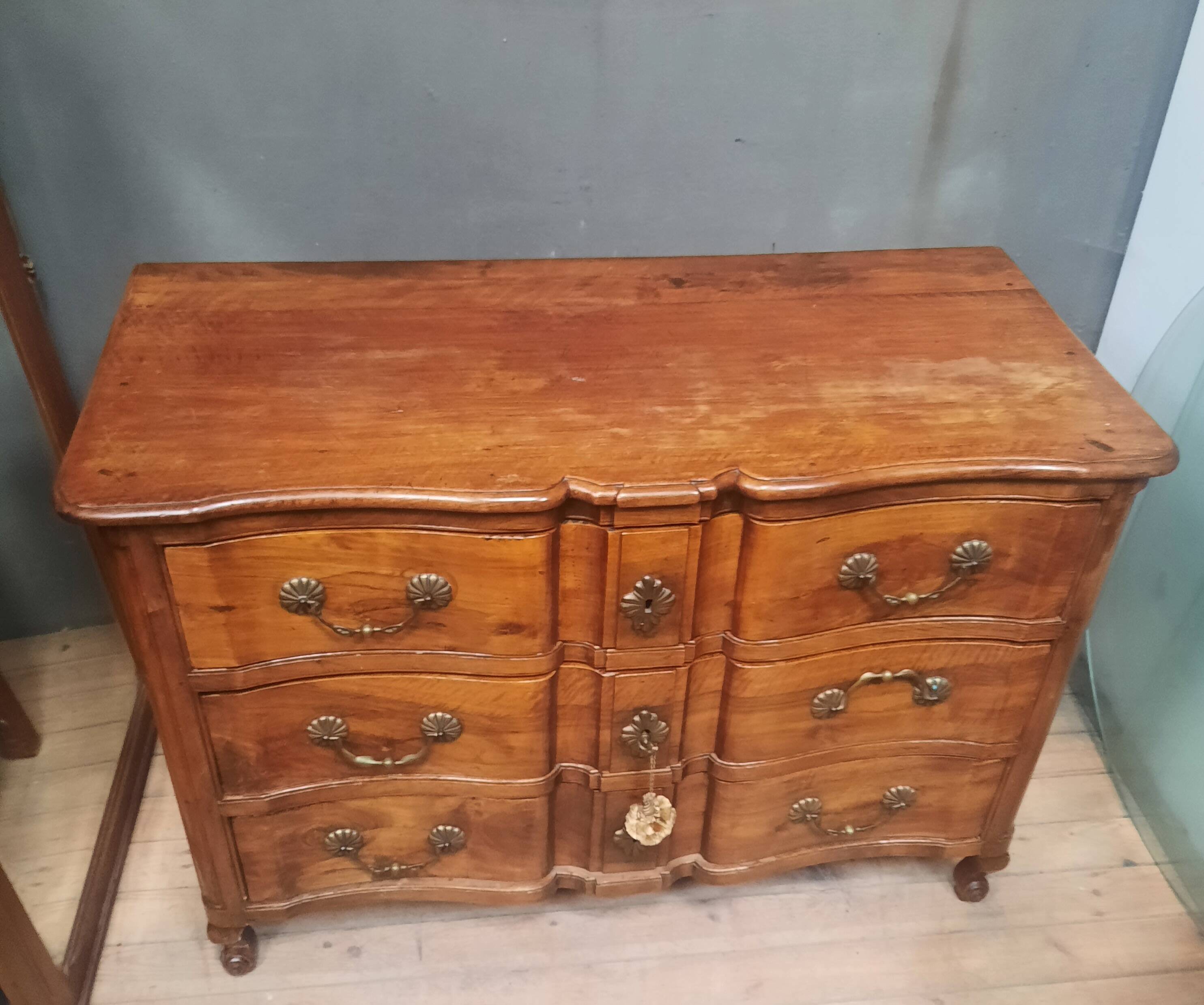 Crossbow commode from the eighteenth century.