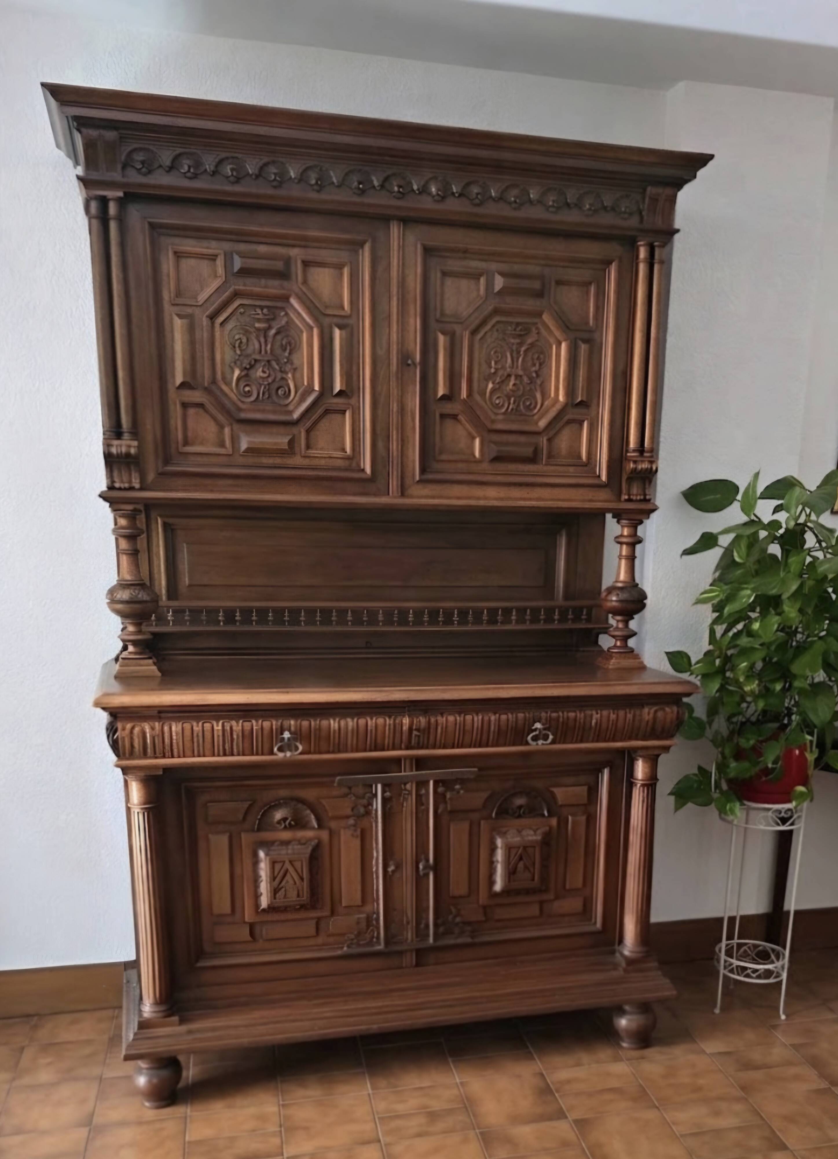 Magnificent buffet/cabinet in two parts, antique Henri II style, solid wood.