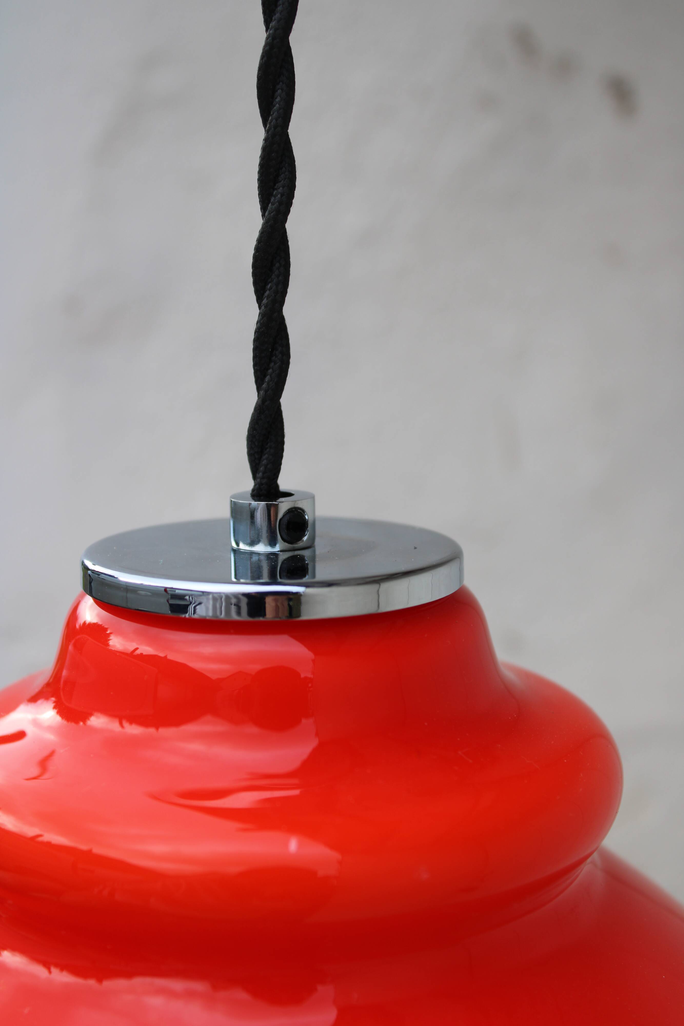 Hanging in orange opaline