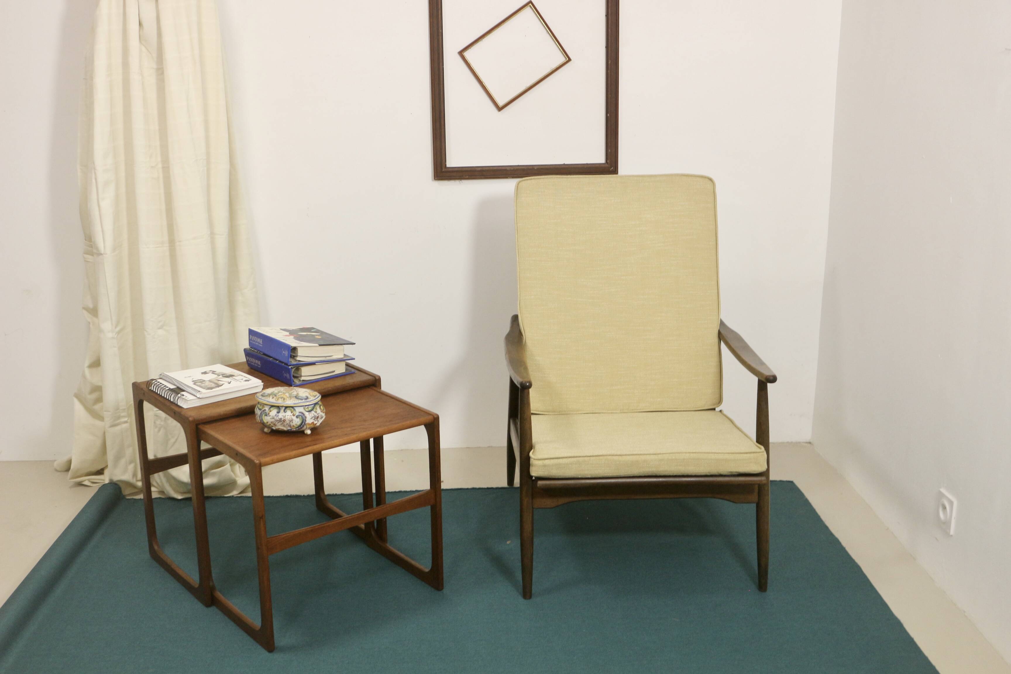 Scandinavian armchair 1960 curved armrests.