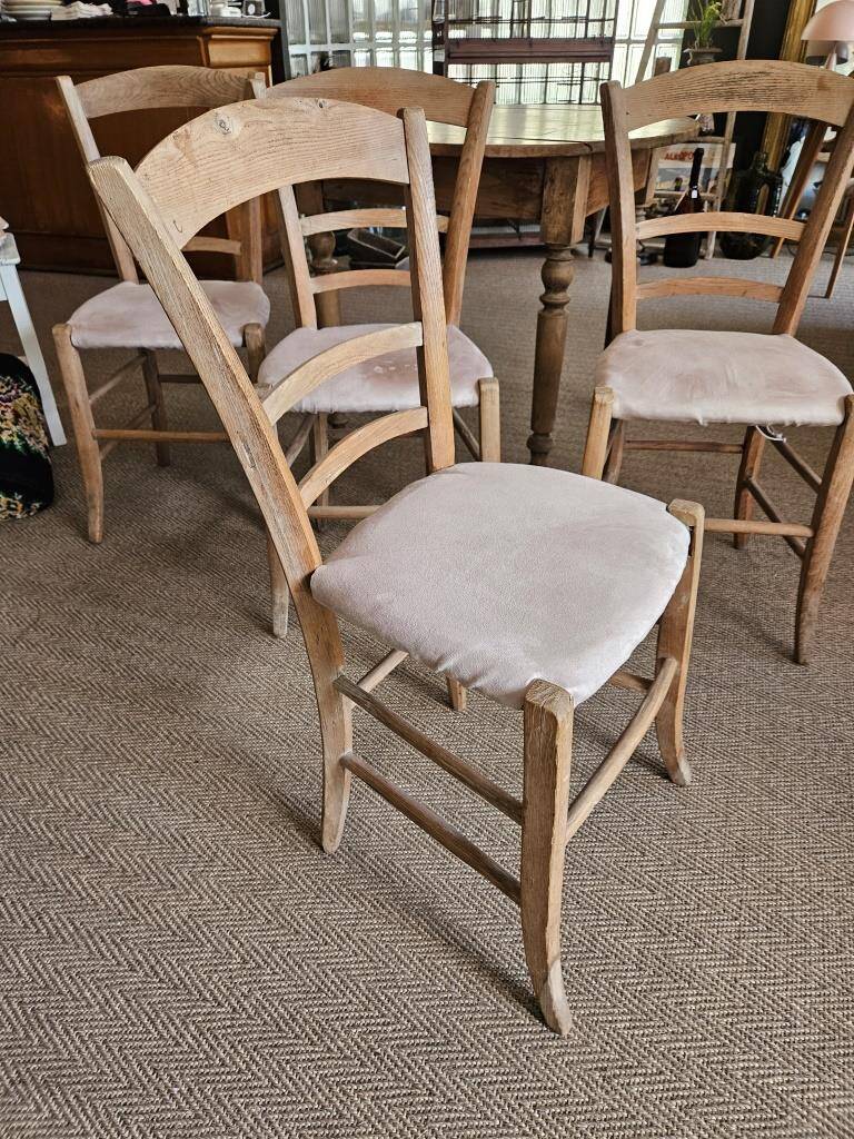 Country table and chairs