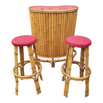 Bar tiki en bambou et deux tabourets