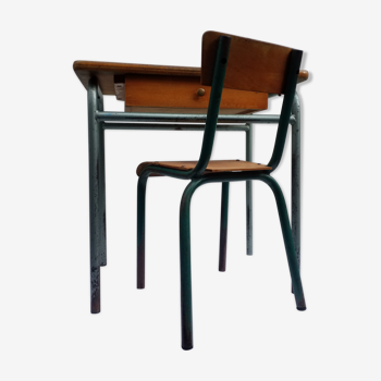 Bureau d'enfant et sa chaise