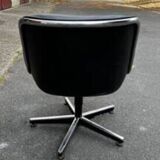 Pollock armchair by Knoll