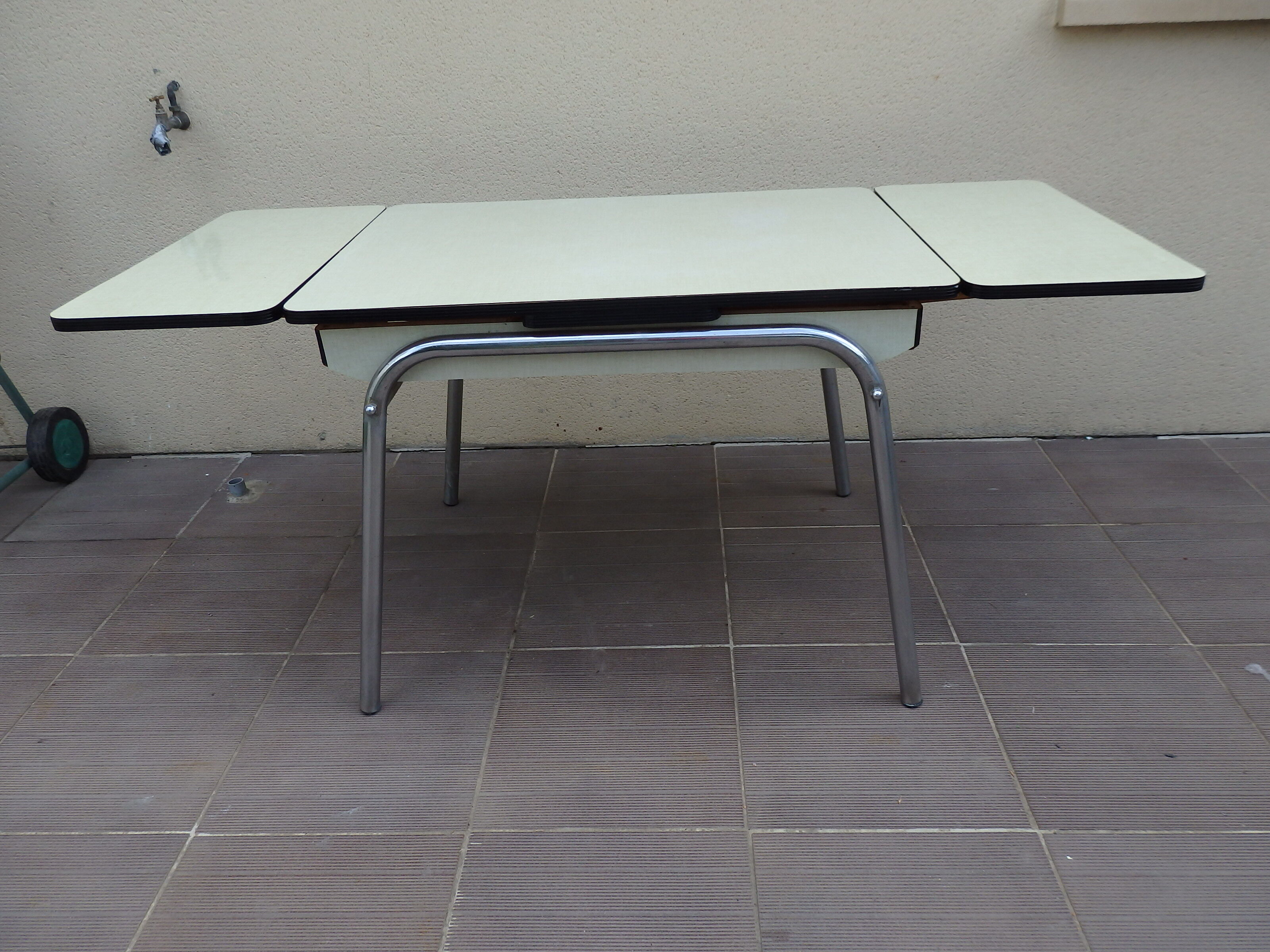 Formica kitchen table