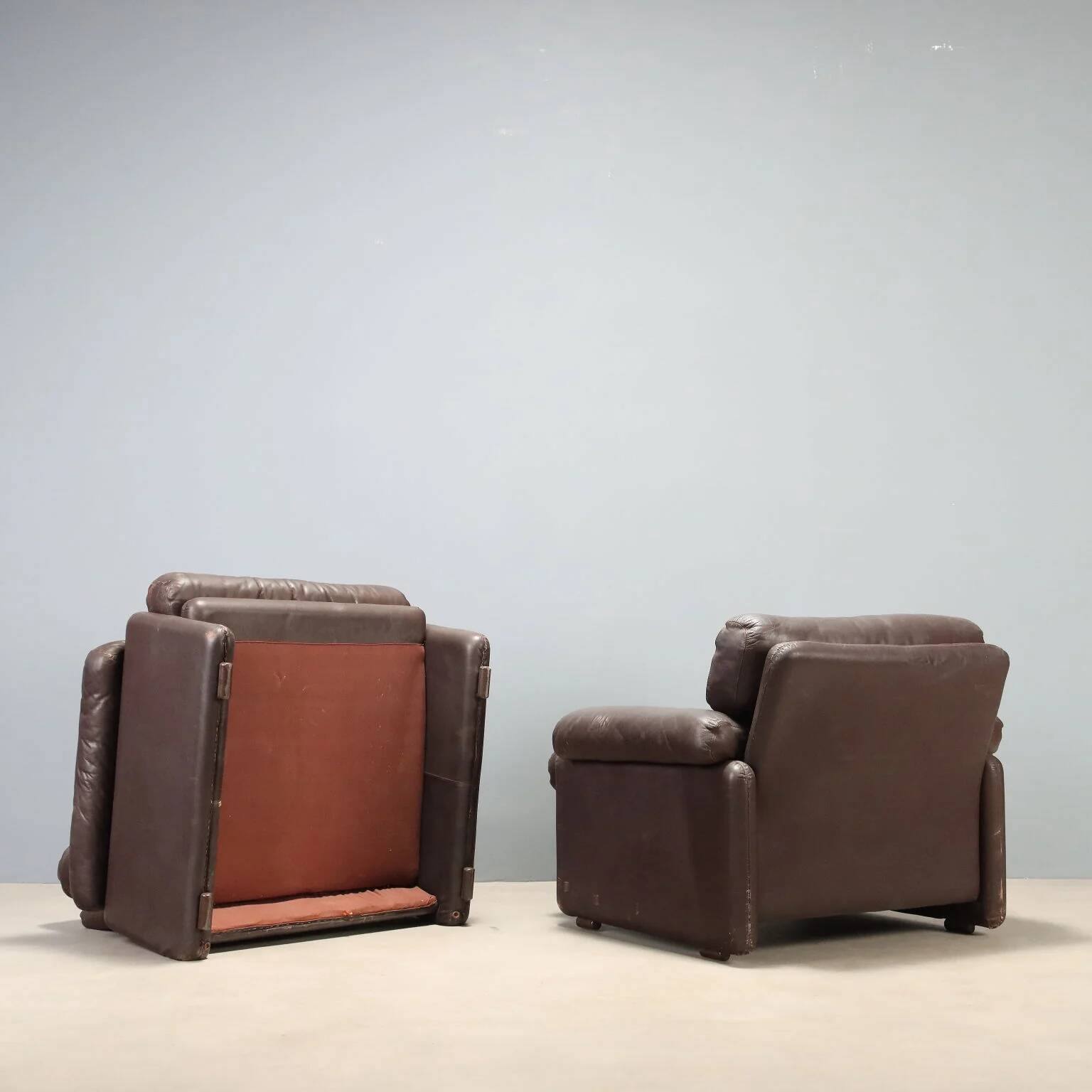 Pair of brown leather armchairs "Coronado"