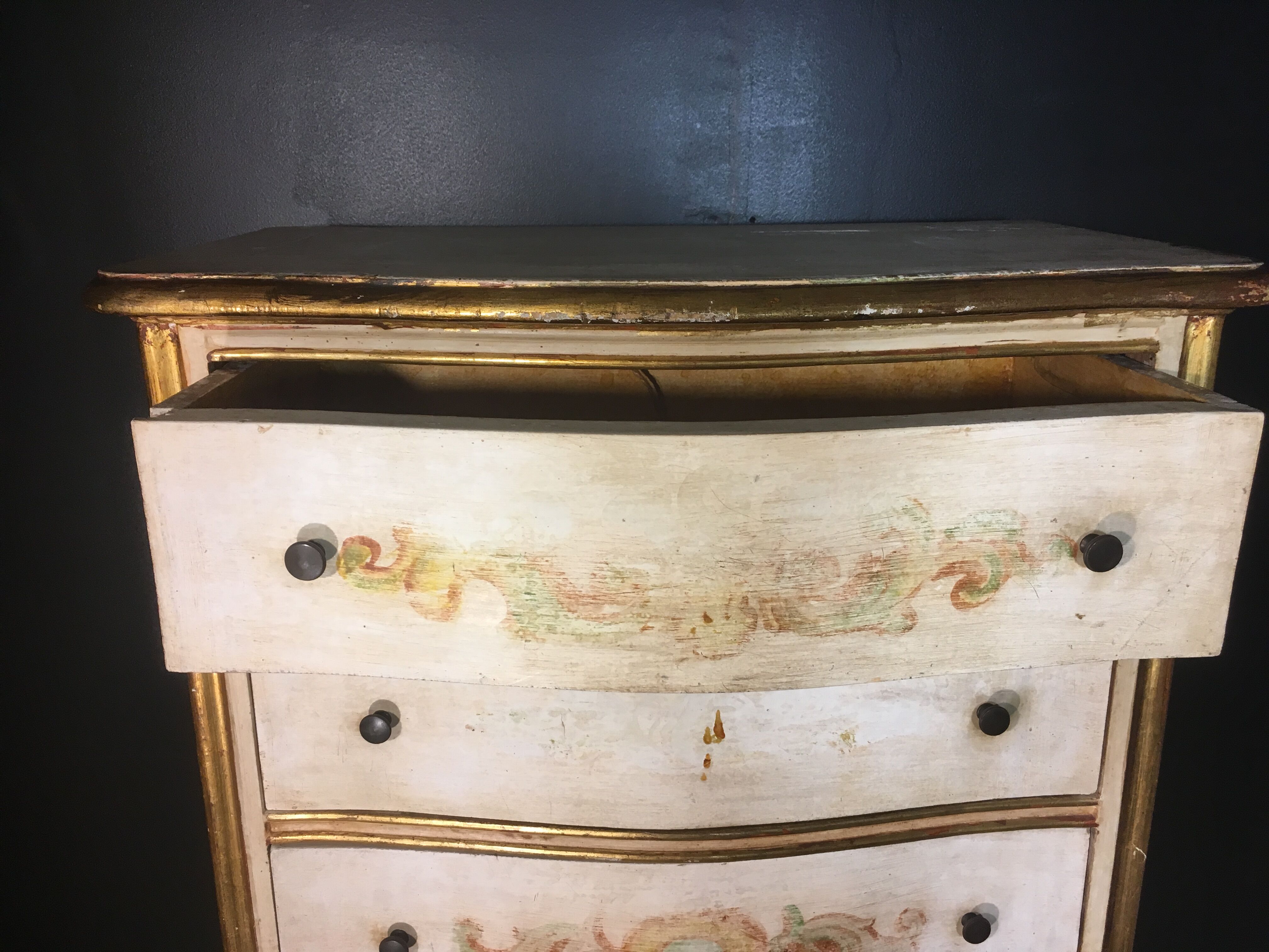 Skated dresser