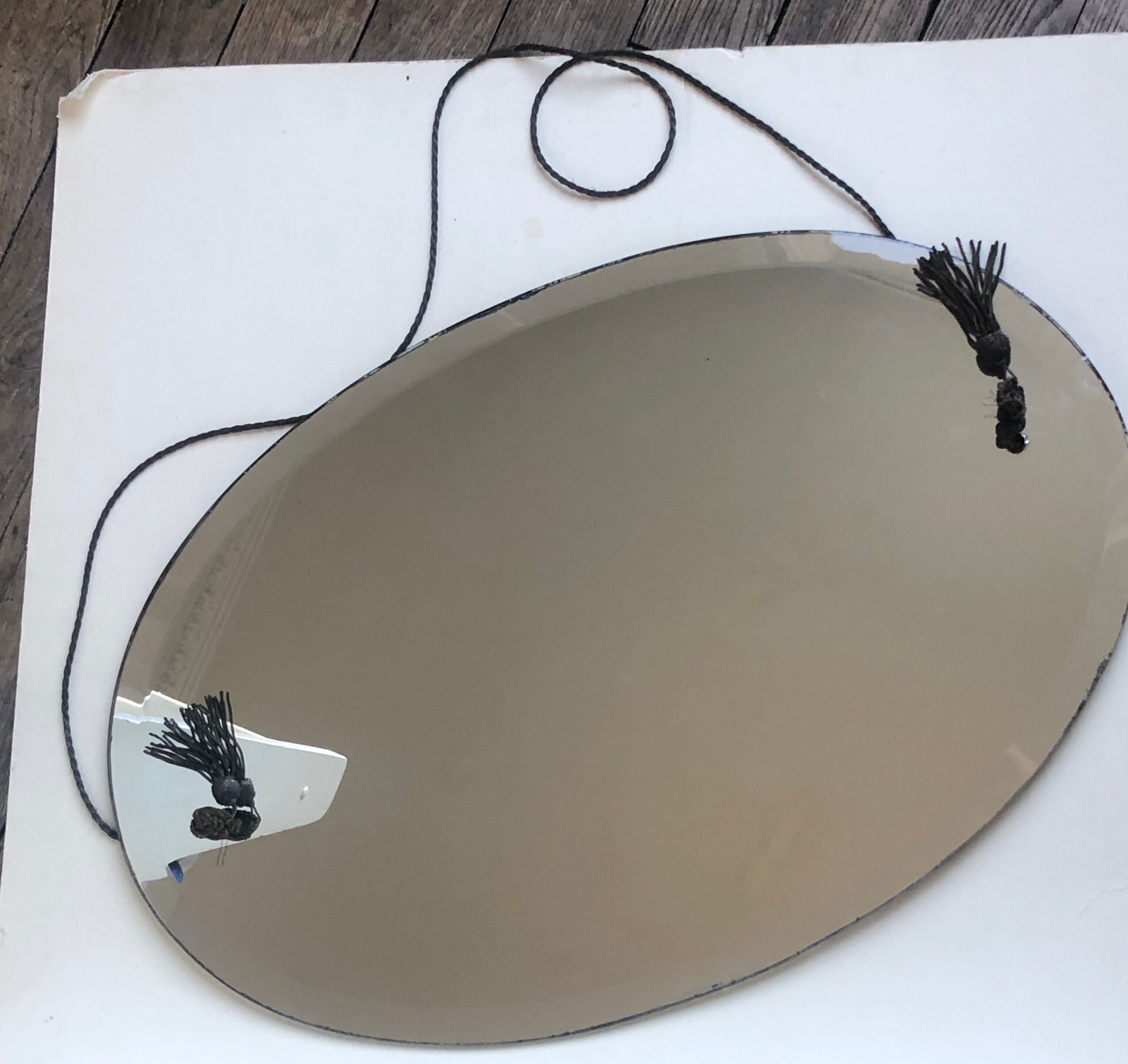 Oval mirror pompom and former link