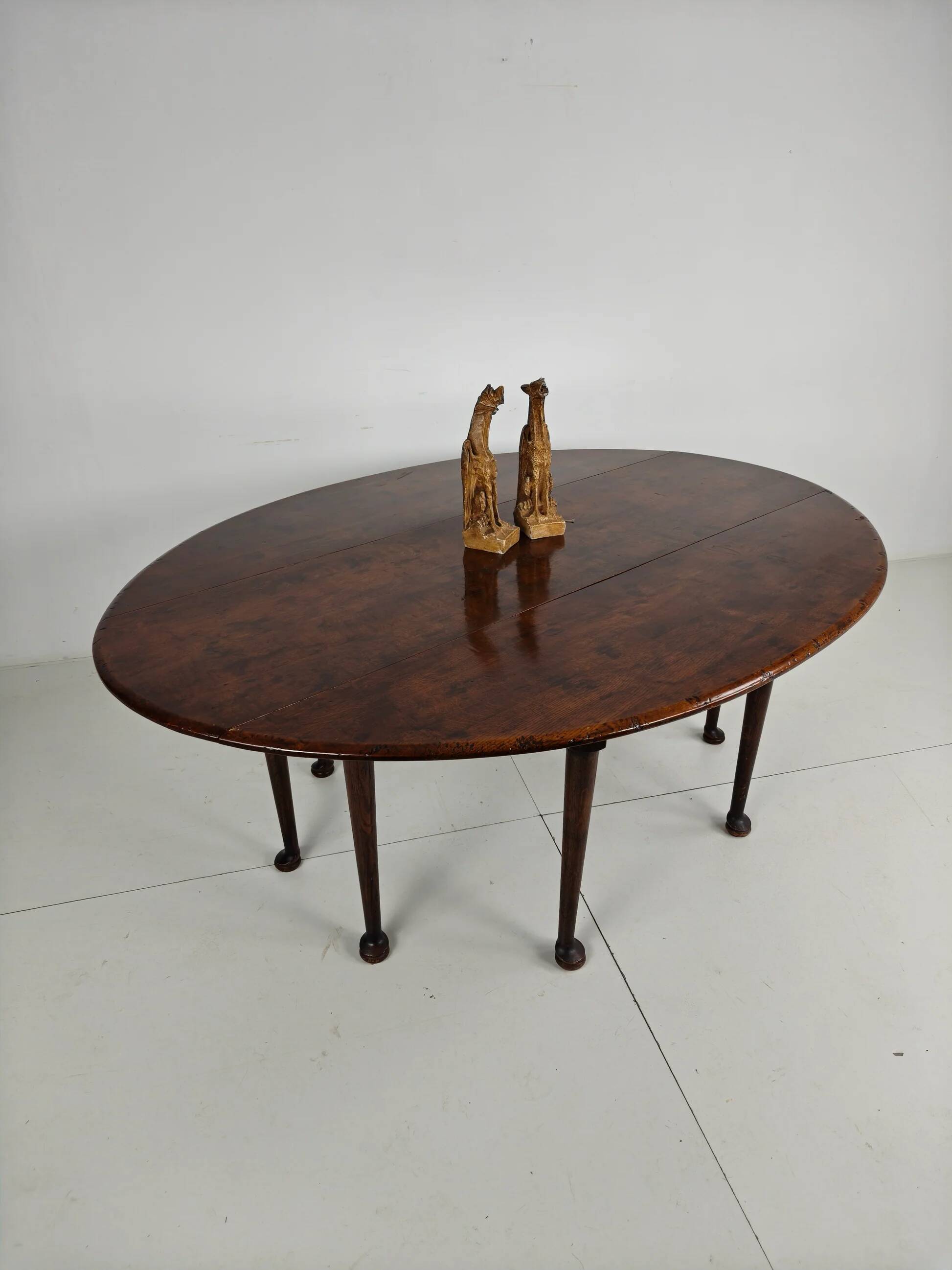 Antique English drop-leaf dining table – Victorian – 8 legs – oval shape – seats 8
