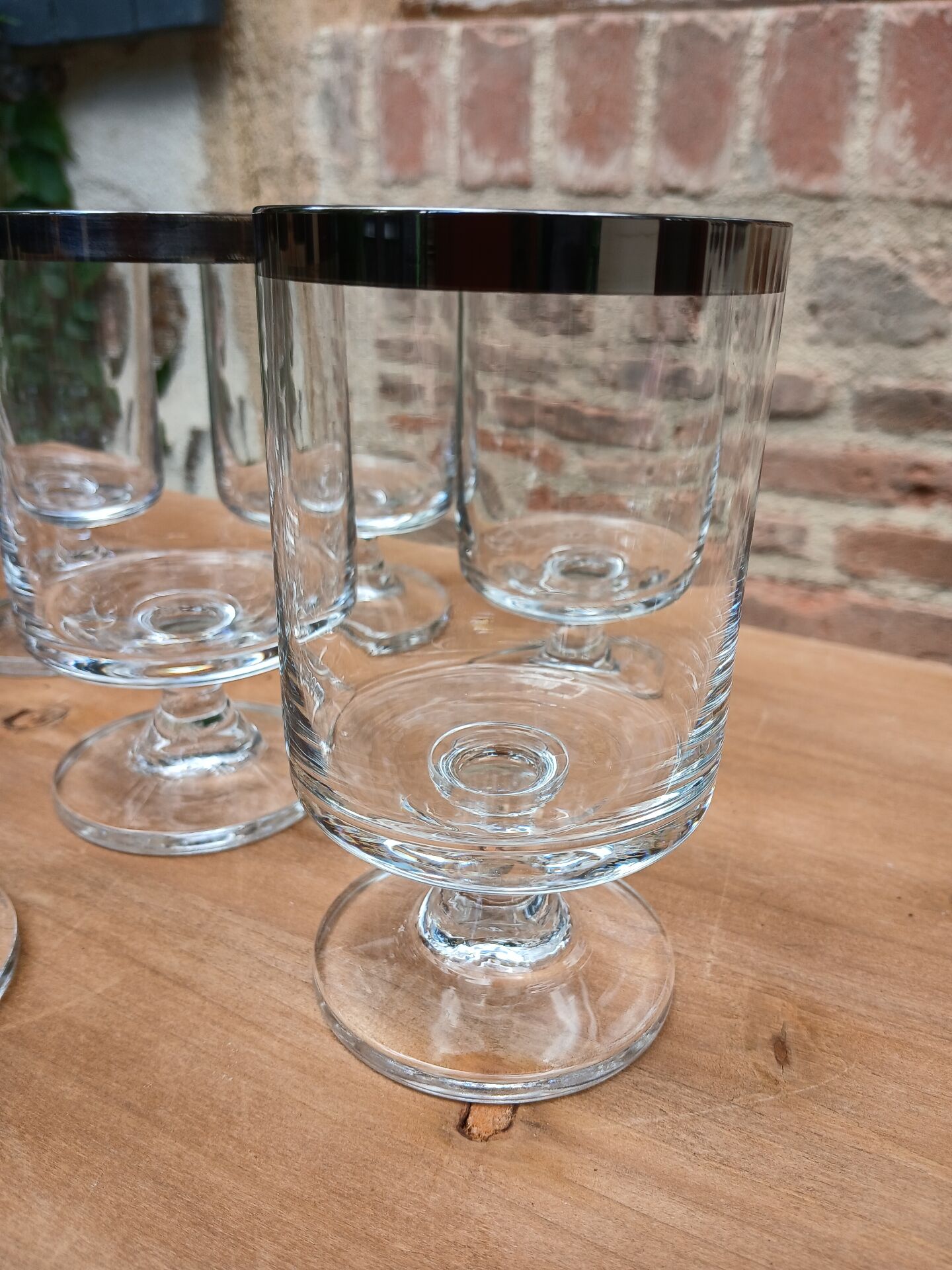 8 verres à pied vintages