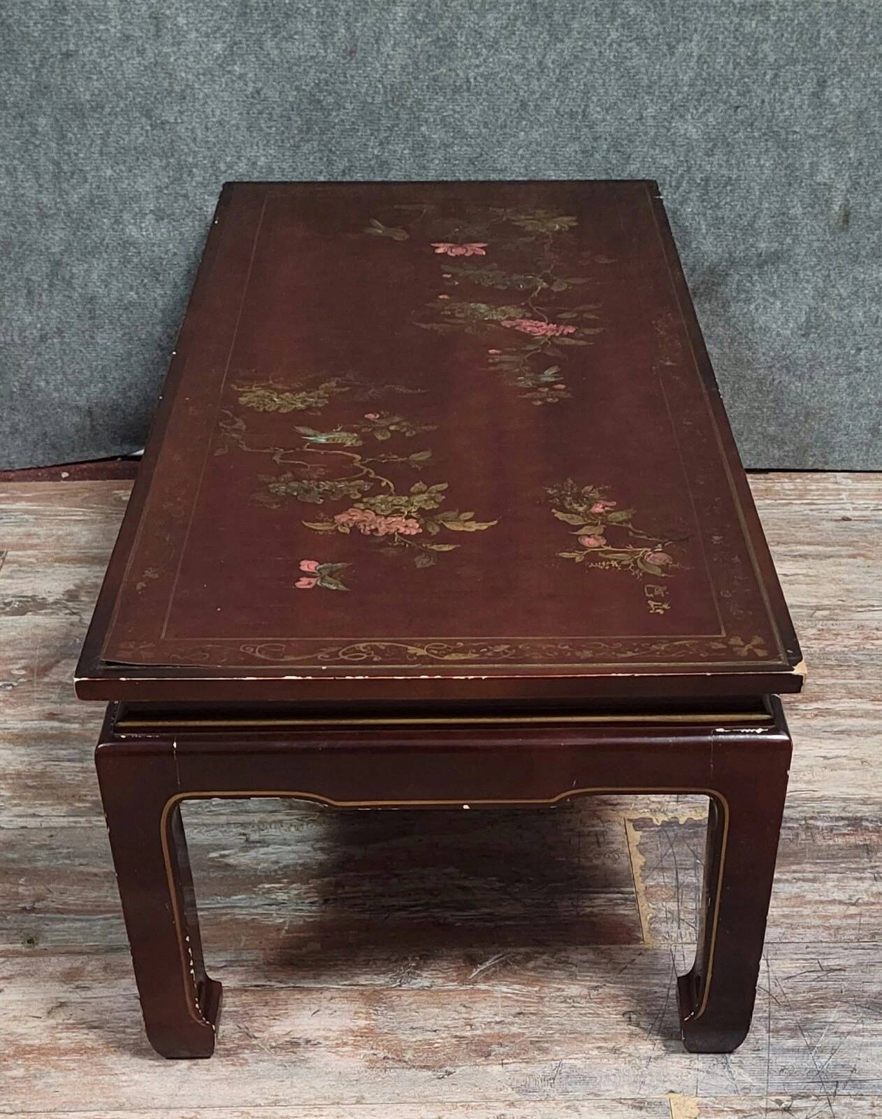 20th century Asia: lacquered coffee table decorated with birds in branches
