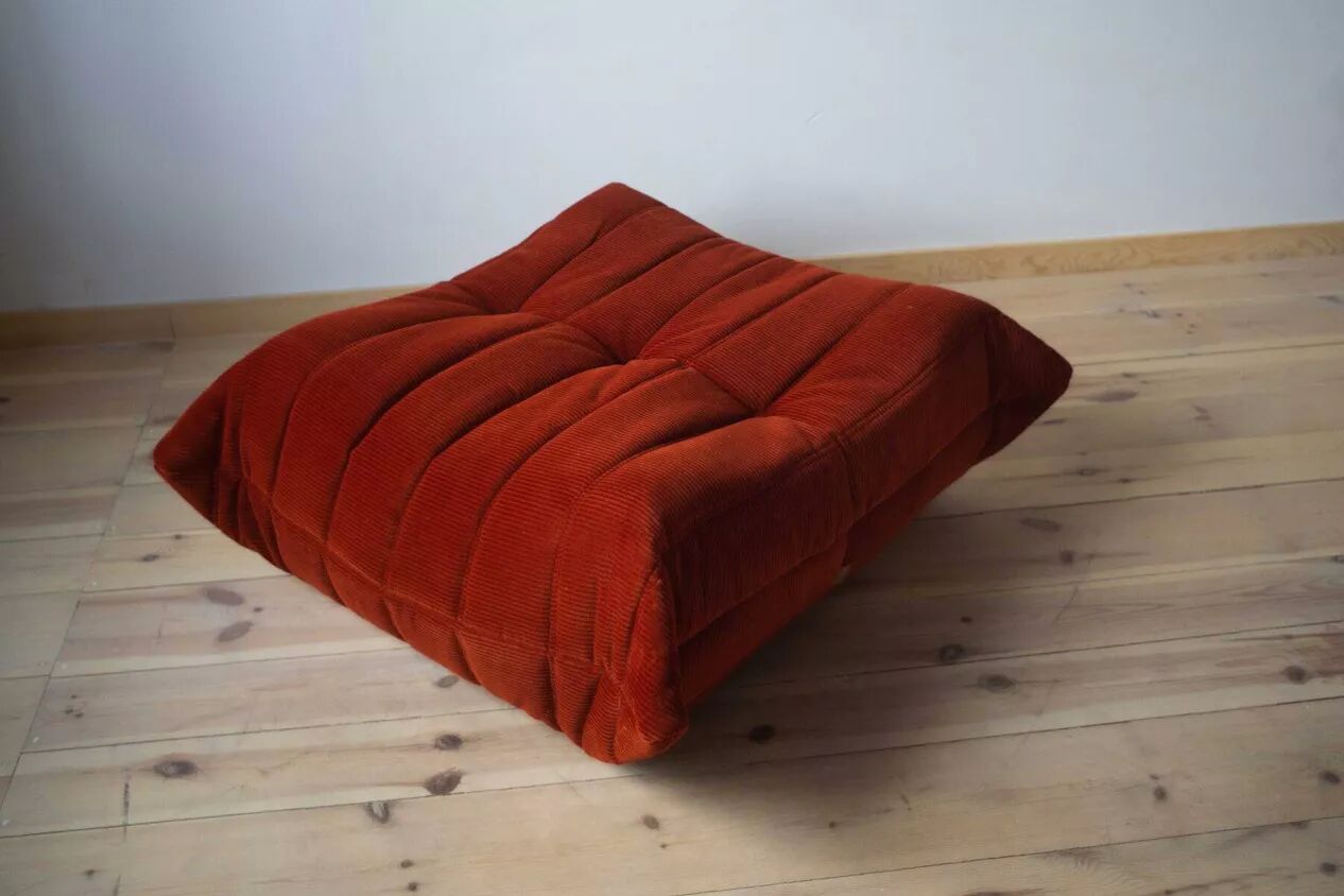 Fauteuils et poufs Togo par Michel Ducaroy pour Ligne Roset, 1973