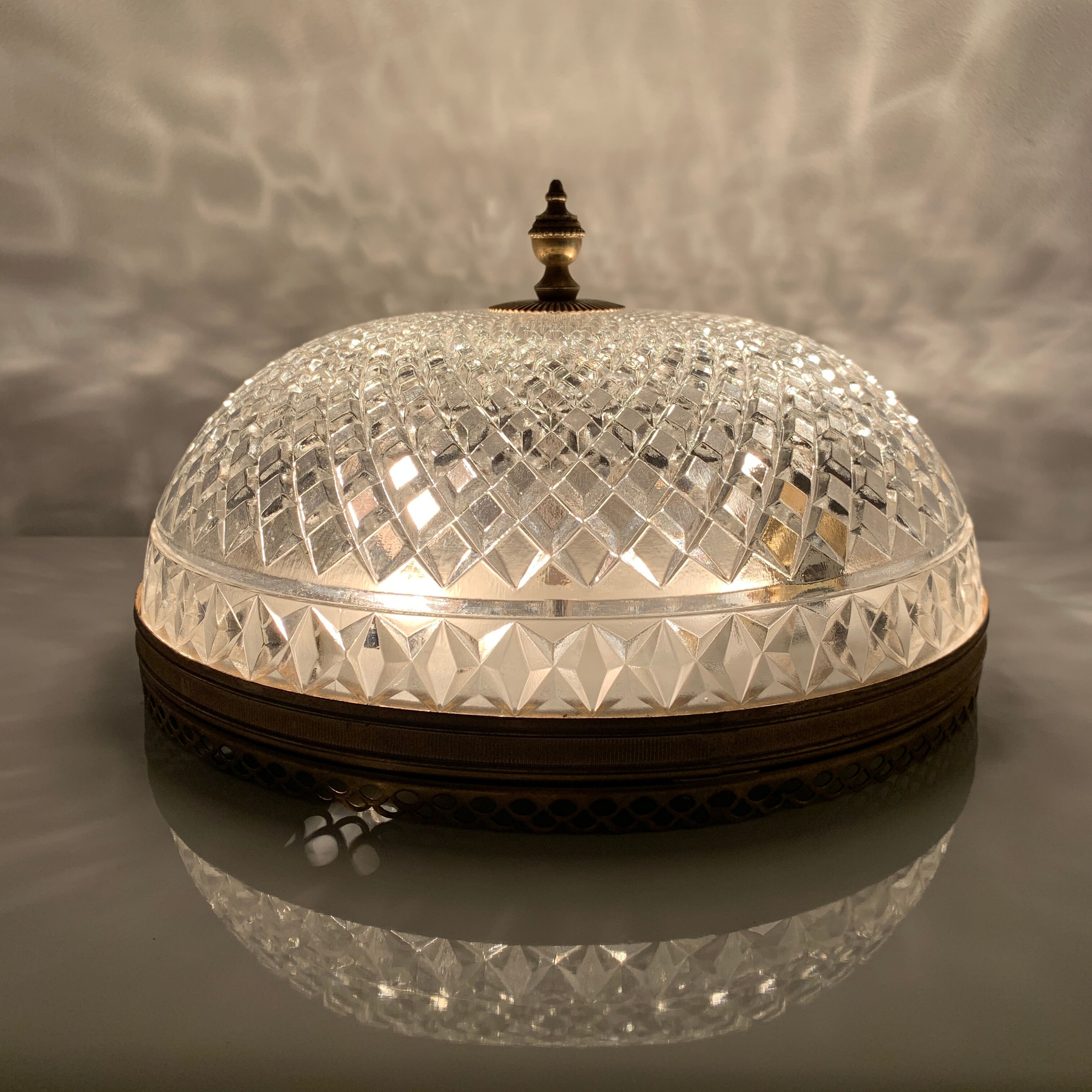 Ceiling lamp in molded glass and gilded metal