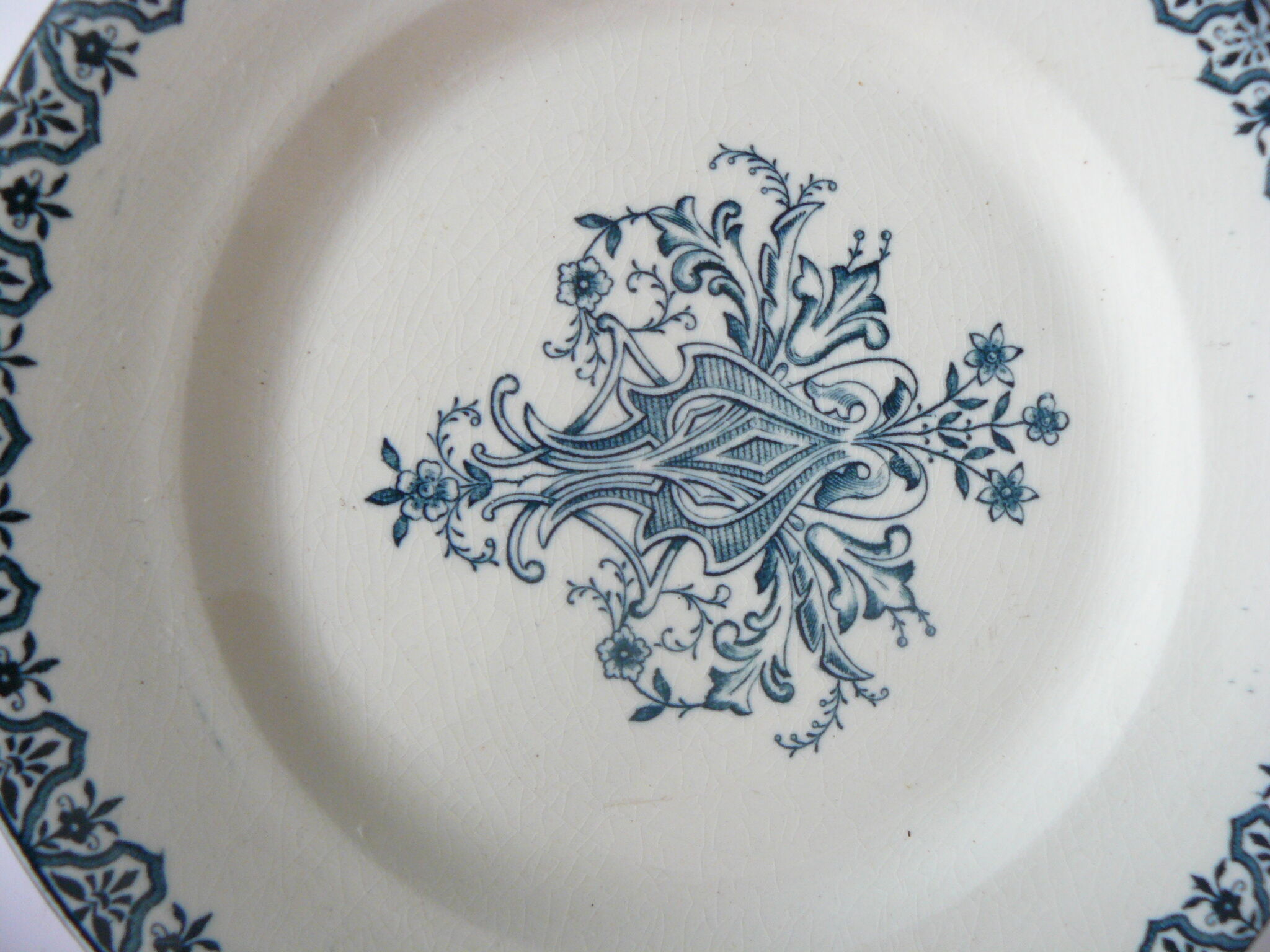 Lot of 4 flat plates Alhambra de Salins iron earth