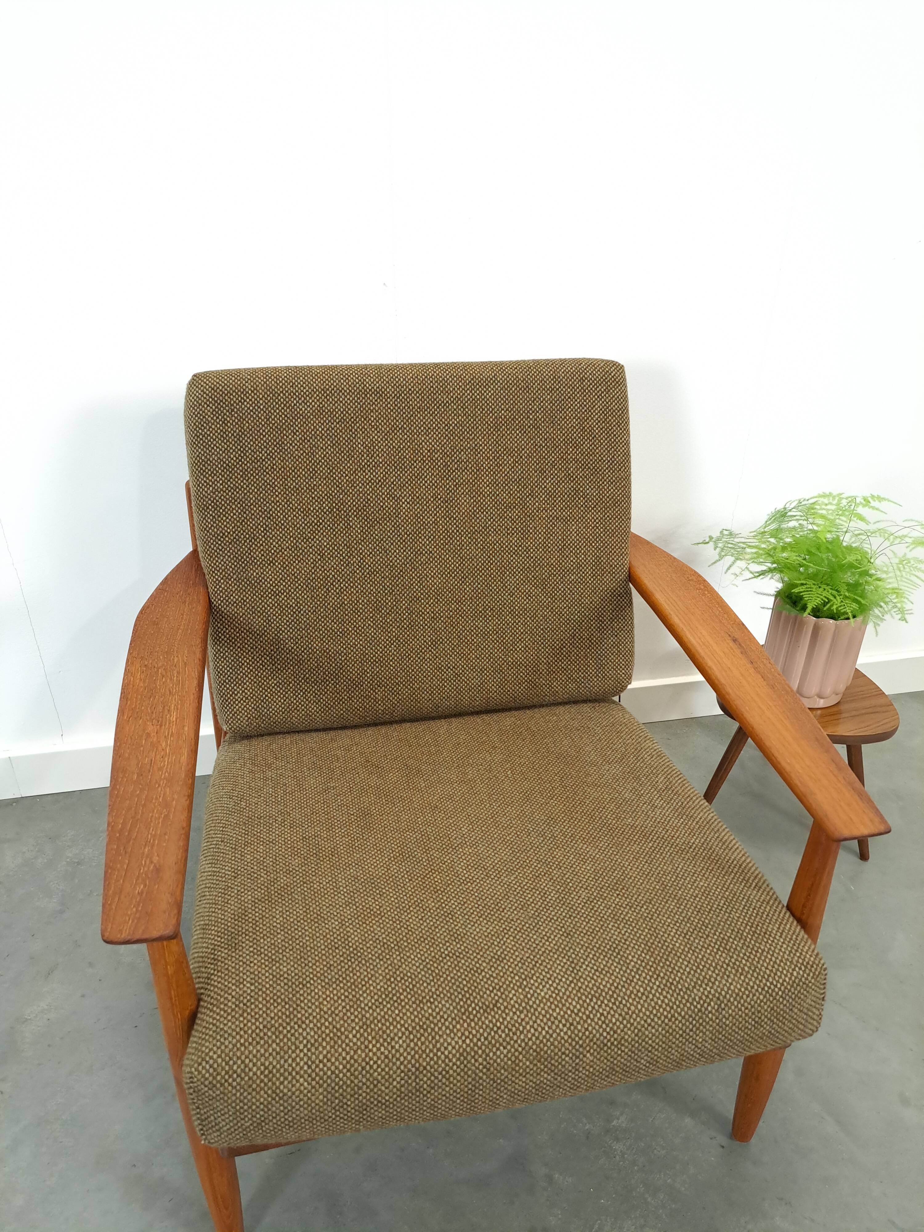Teak Scandinavische fauteuil met bruin stoffen kussens, stoel 2