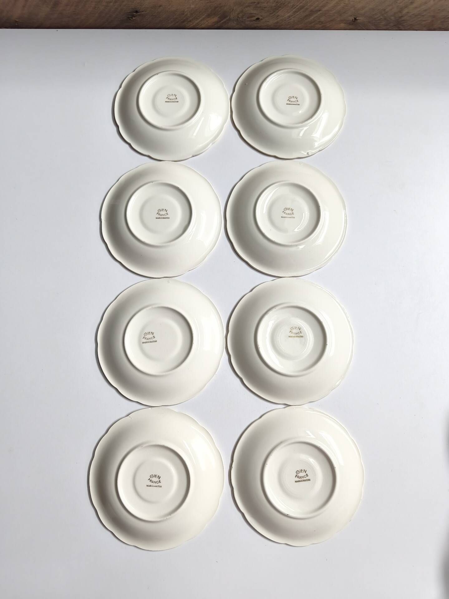 Set of 8 vintage cups with saucers Gien daisies.