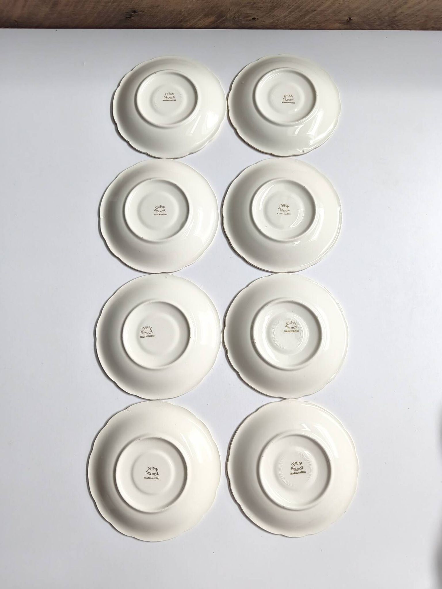 Set of 8 vintage cups with saucers Gien daisies.