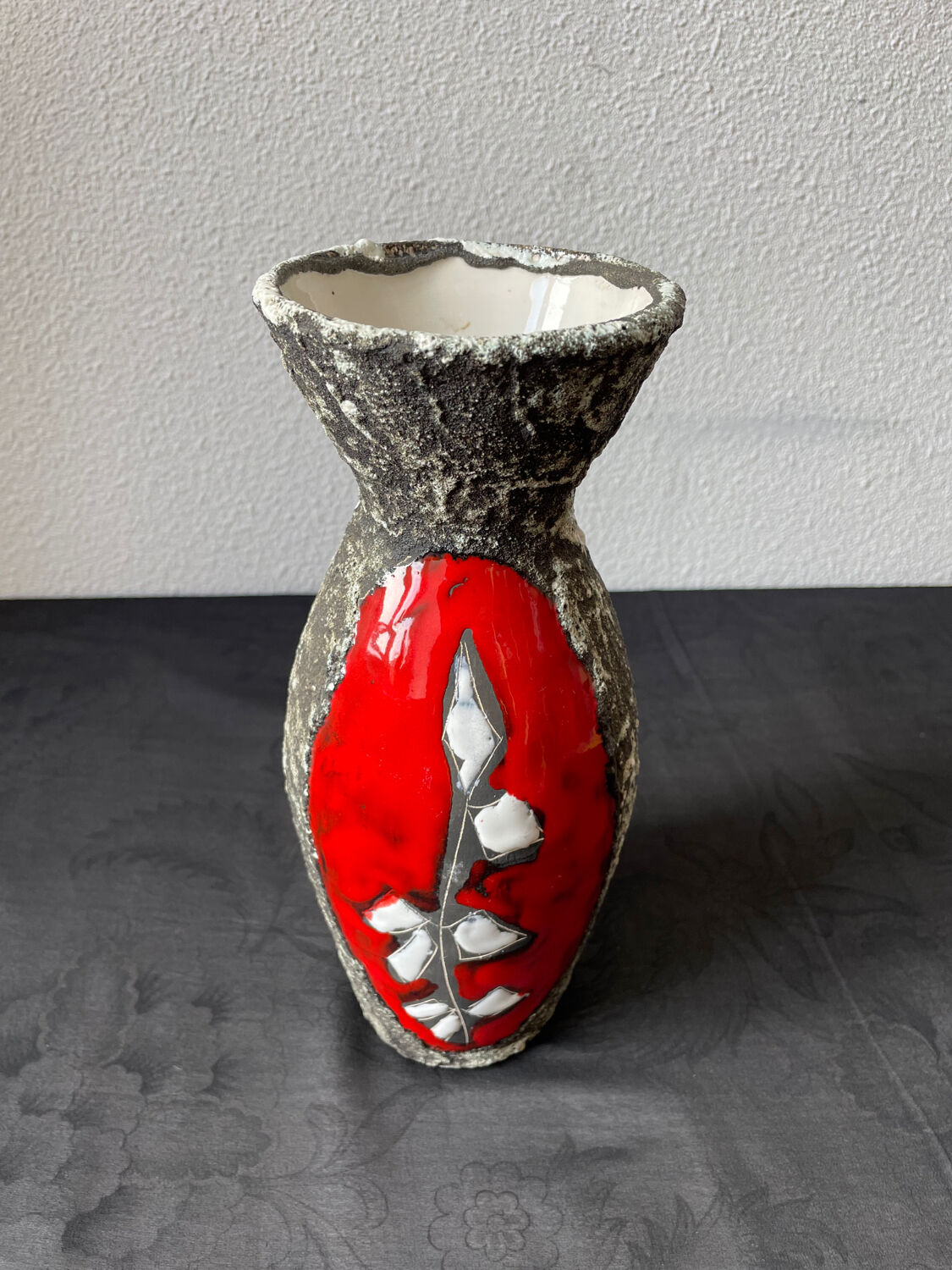 Fat lava vase San Marino Italy woman and floral pattern