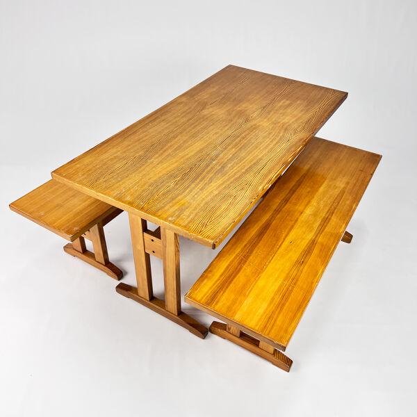 Table et deux bancs en pin scandinave, 1960s