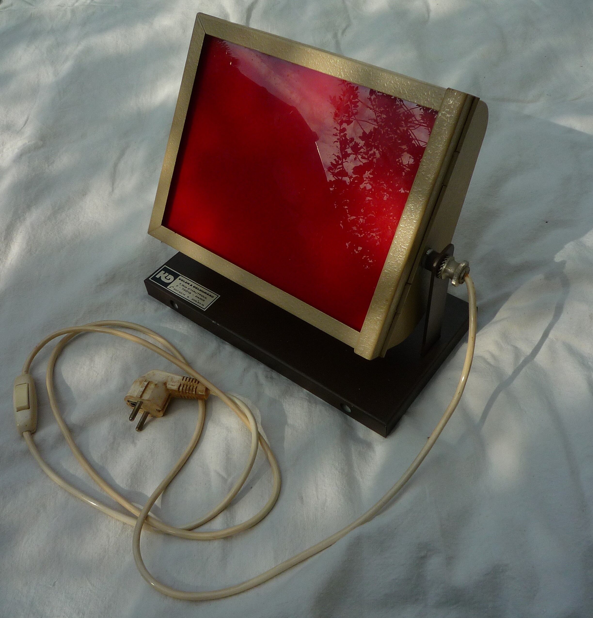 Square red lamp to install, industrial style