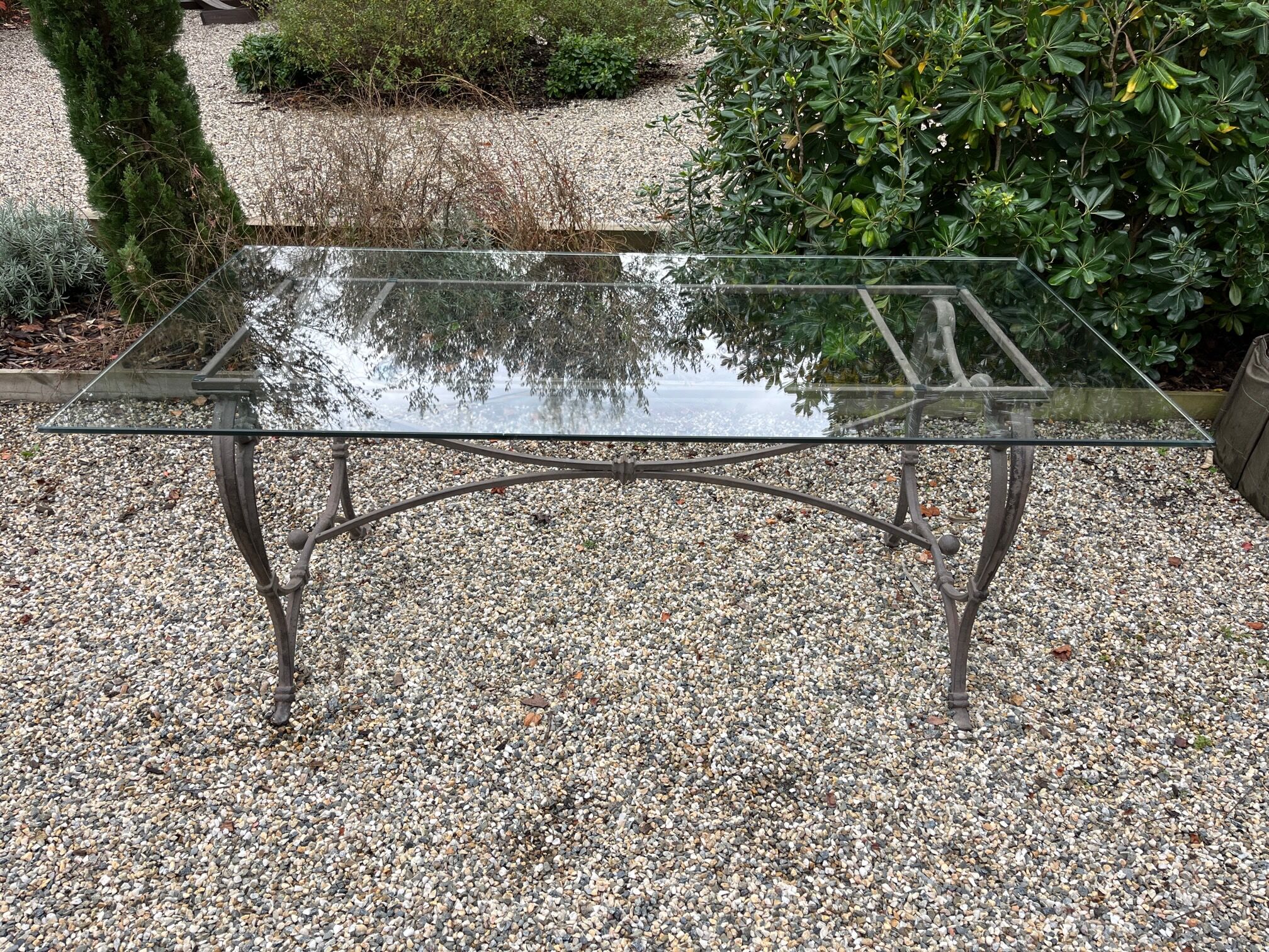 Table en verre et fer forgé, intérieur et extérieur