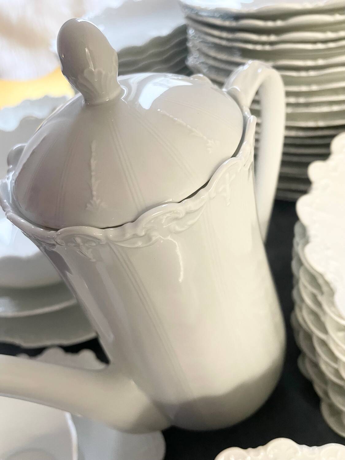 Prestigious 62-piece dinnerware set in vintage 70's Limoges white porcelain by Raynaud