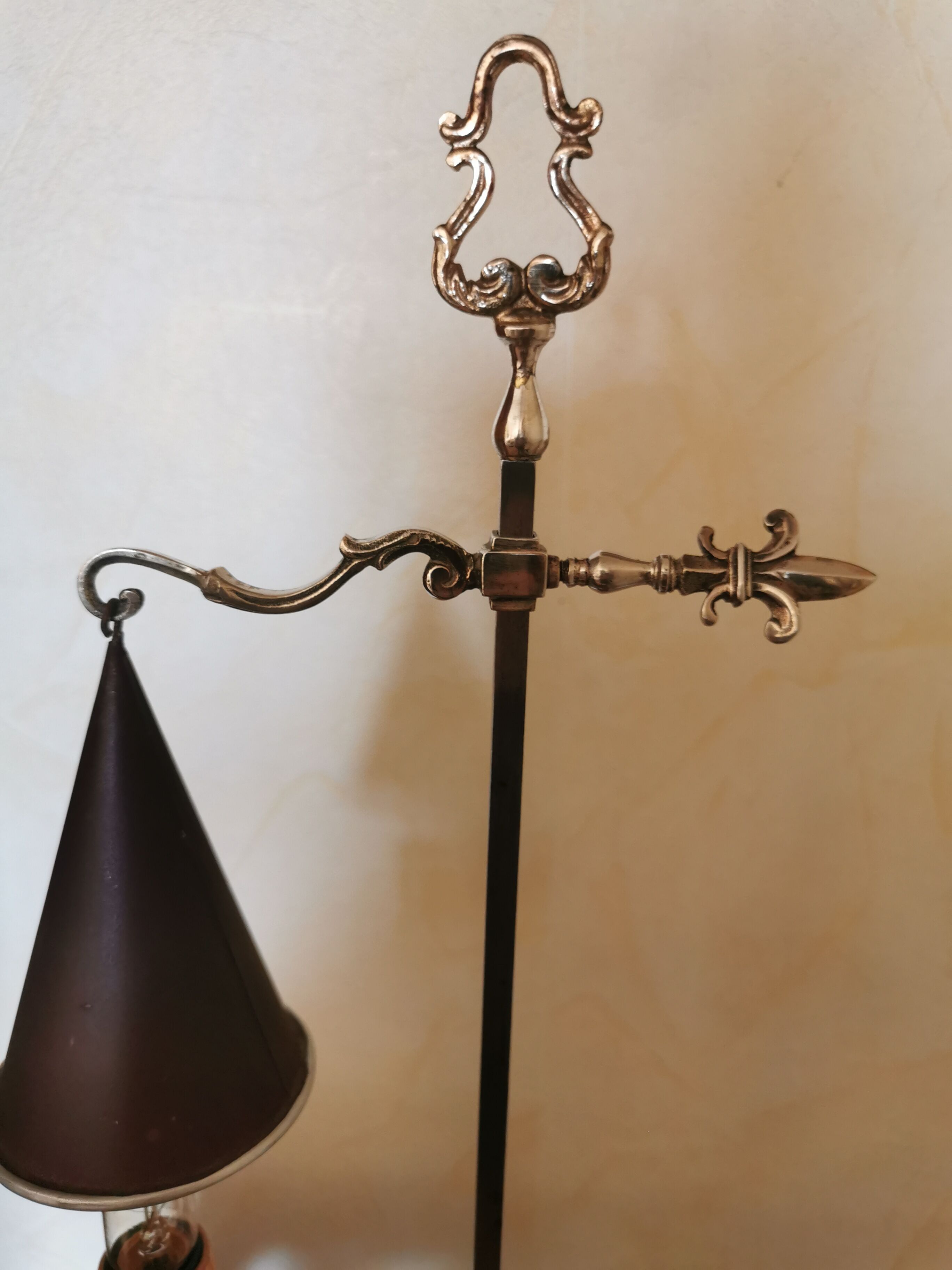 Silver metal lamp with painted sheet metal shade