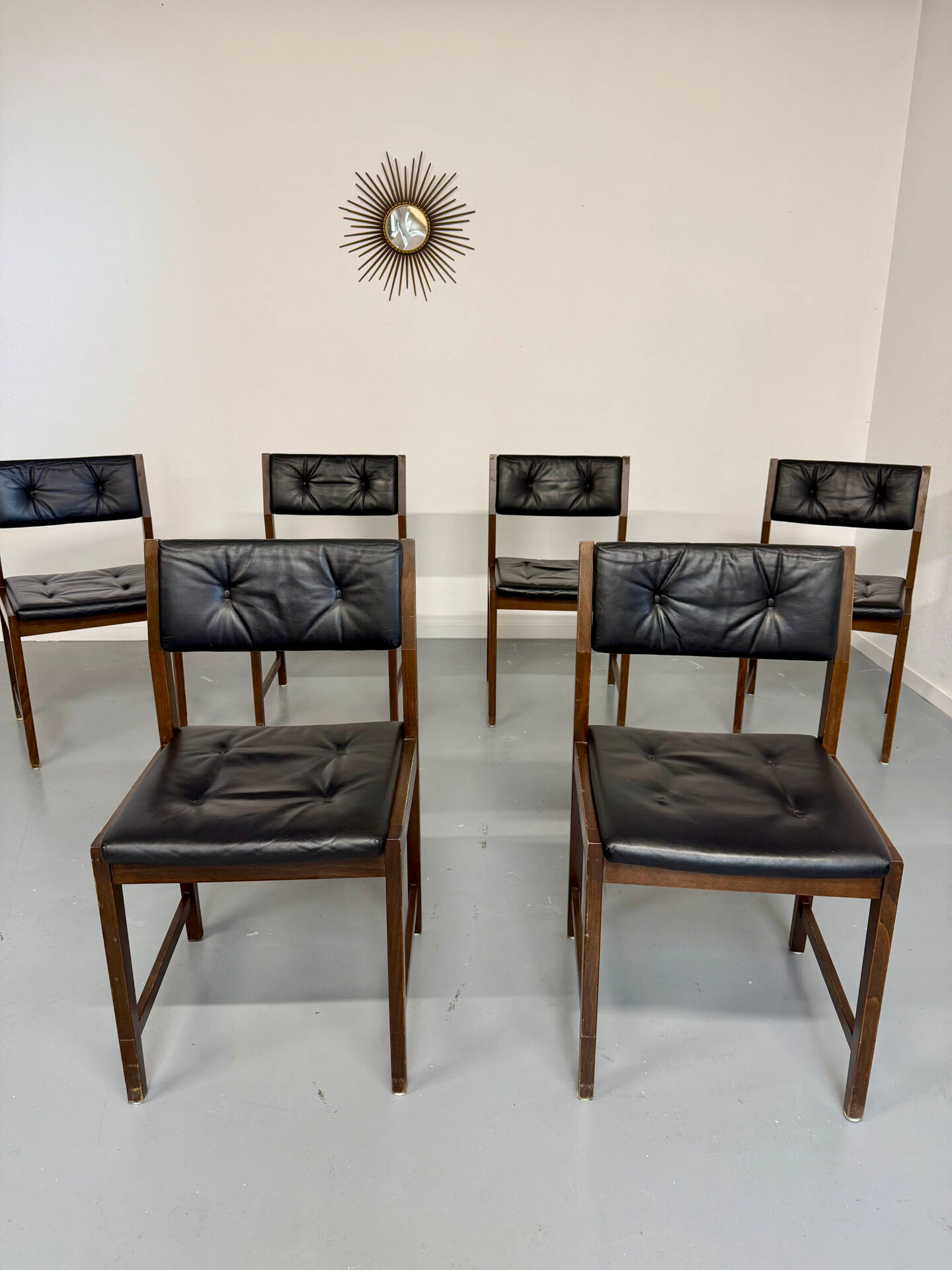 Lot of 6 Scandinavian design chairs in wood and black faux leather an70.