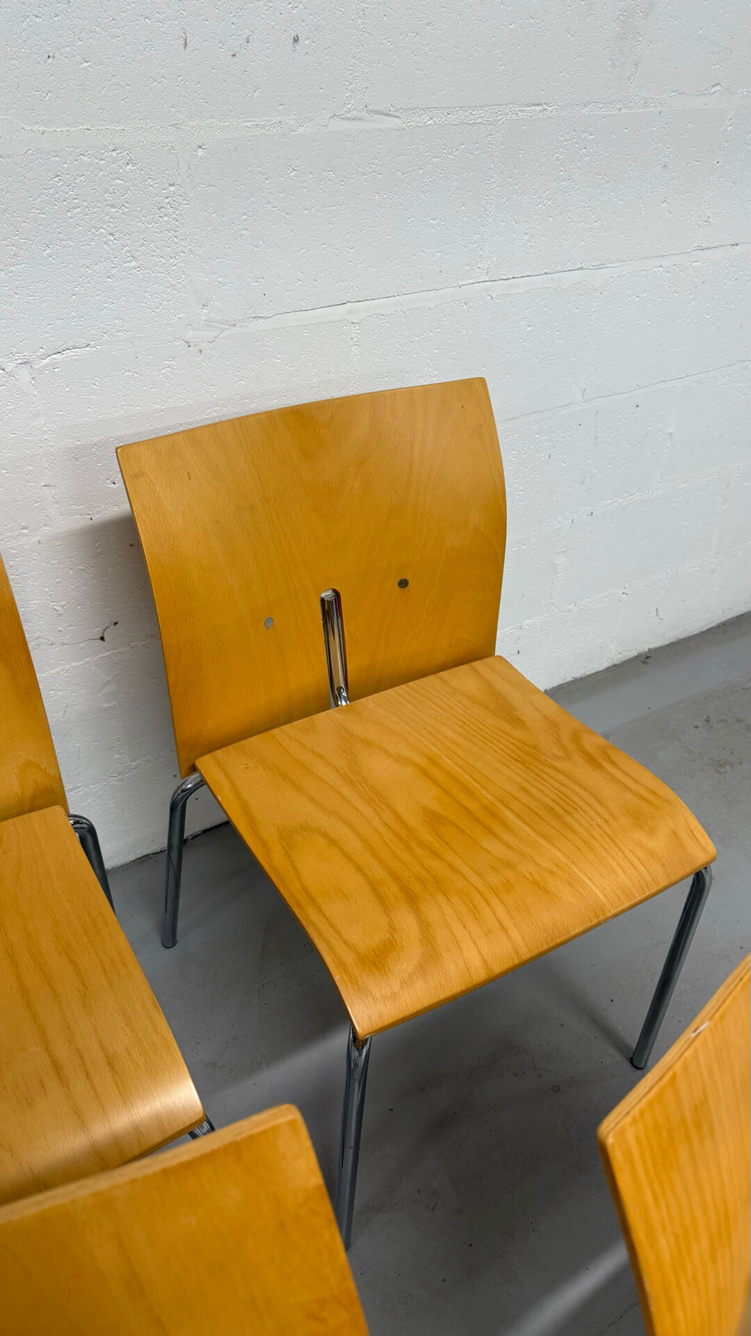 Ensemble de 4 chaises empilables vintage — Contreplaqué moulé et chrome, 199