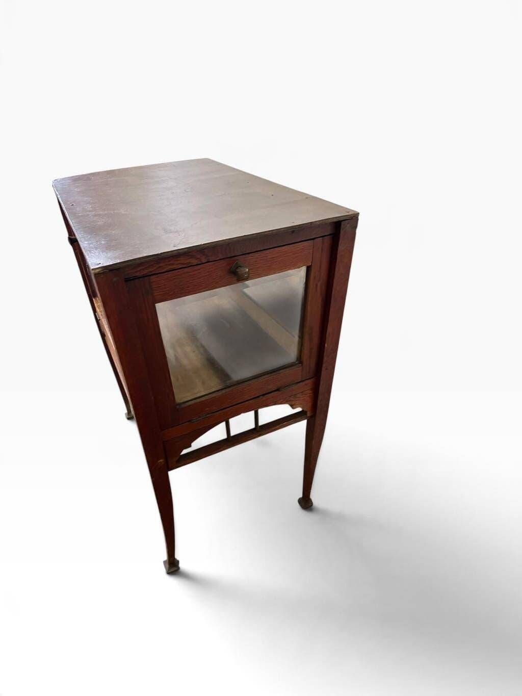 Vintage wooden tea cabinet/display shelf.