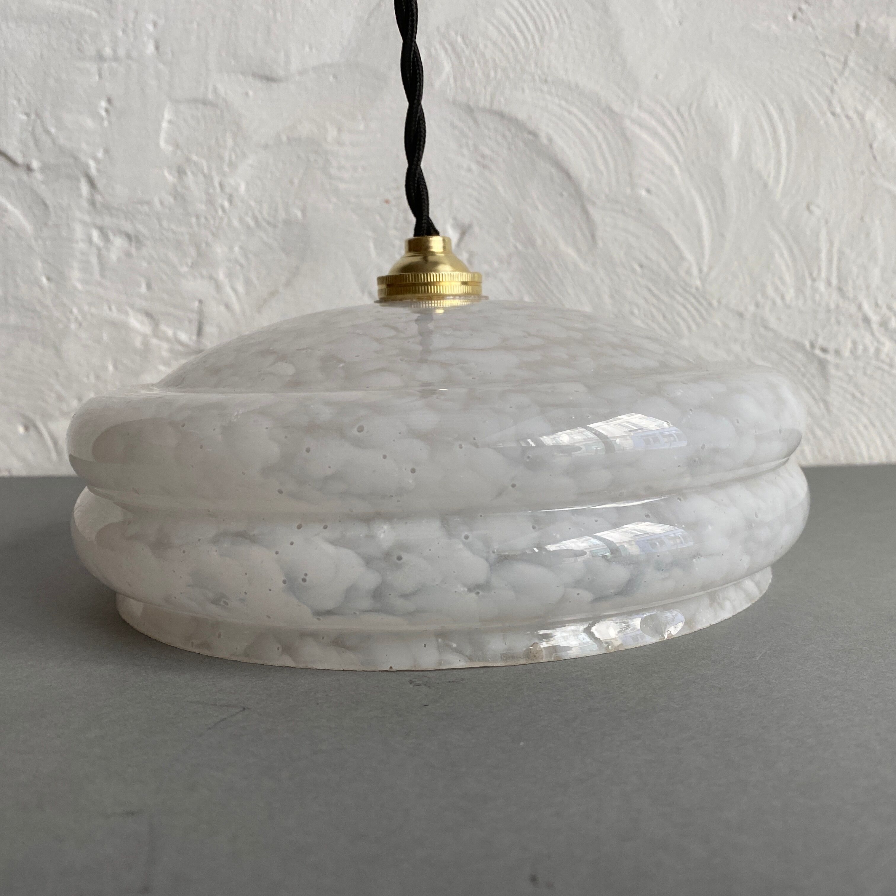 Suspension verre de clichy blanc vinatge