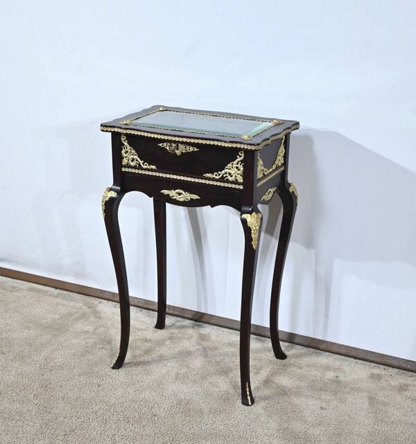 Table Vitrine de Milieu en Acajou Teinté, style Louis XV, époque Napoléon III – Milieu XIXe