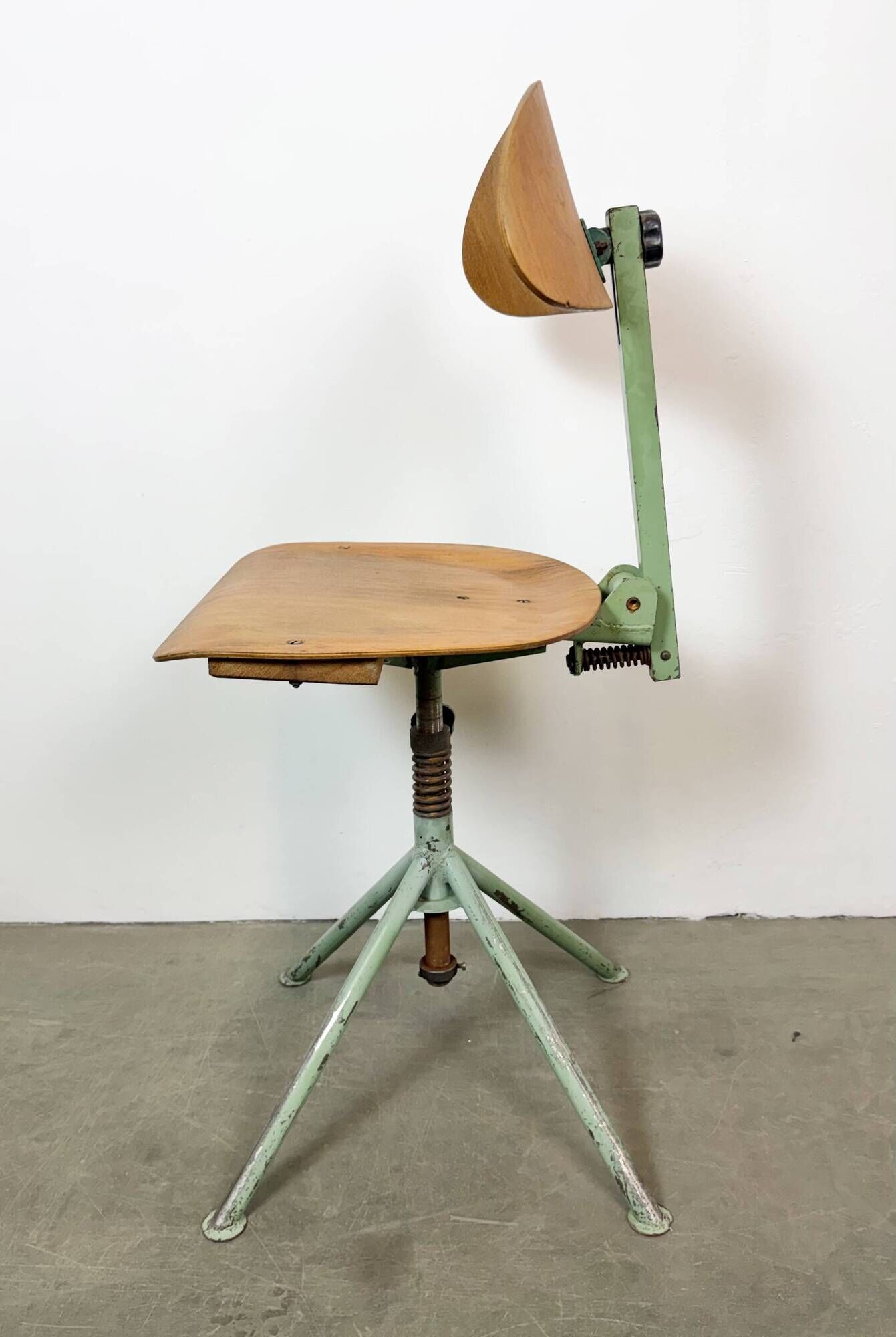 Chaise d'atelier industrielle verte, années 1950