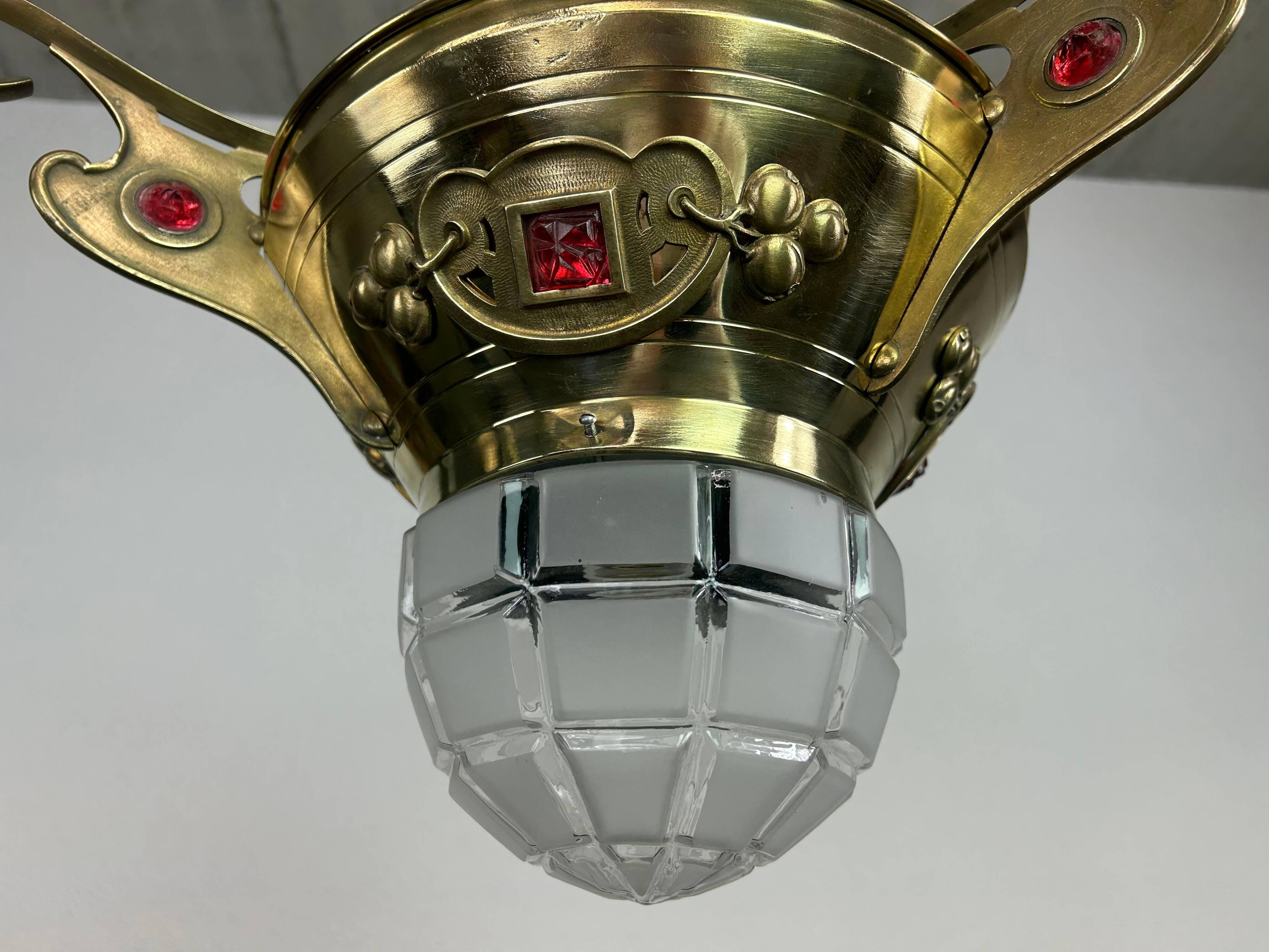 Lustre Jugendstil en laiton avec cristaux rouges