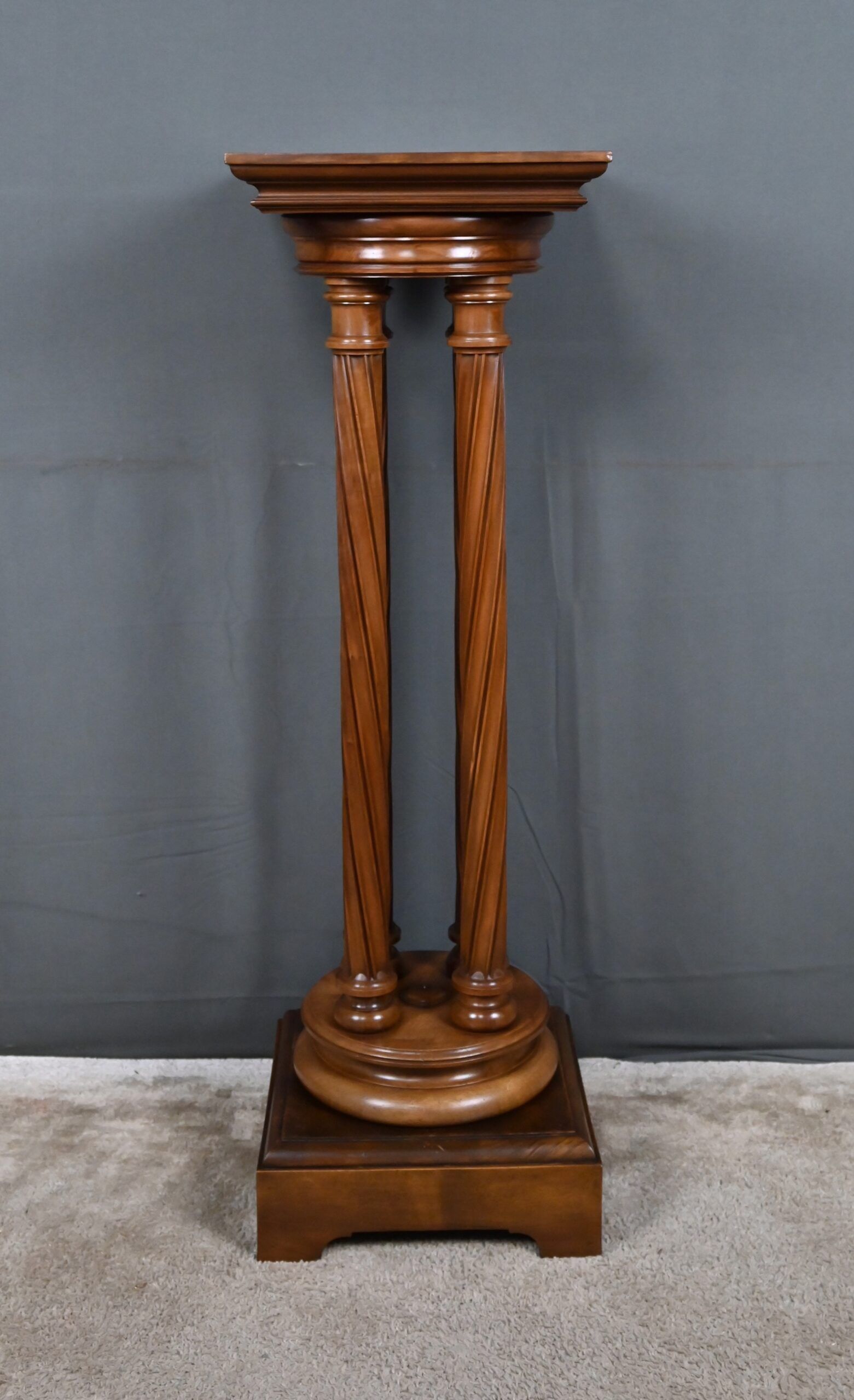 Swivelling stool in walnut, neo-Gothic style – 1900