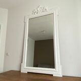 Fine 19th century mirror with decorated pediment. 160x90.