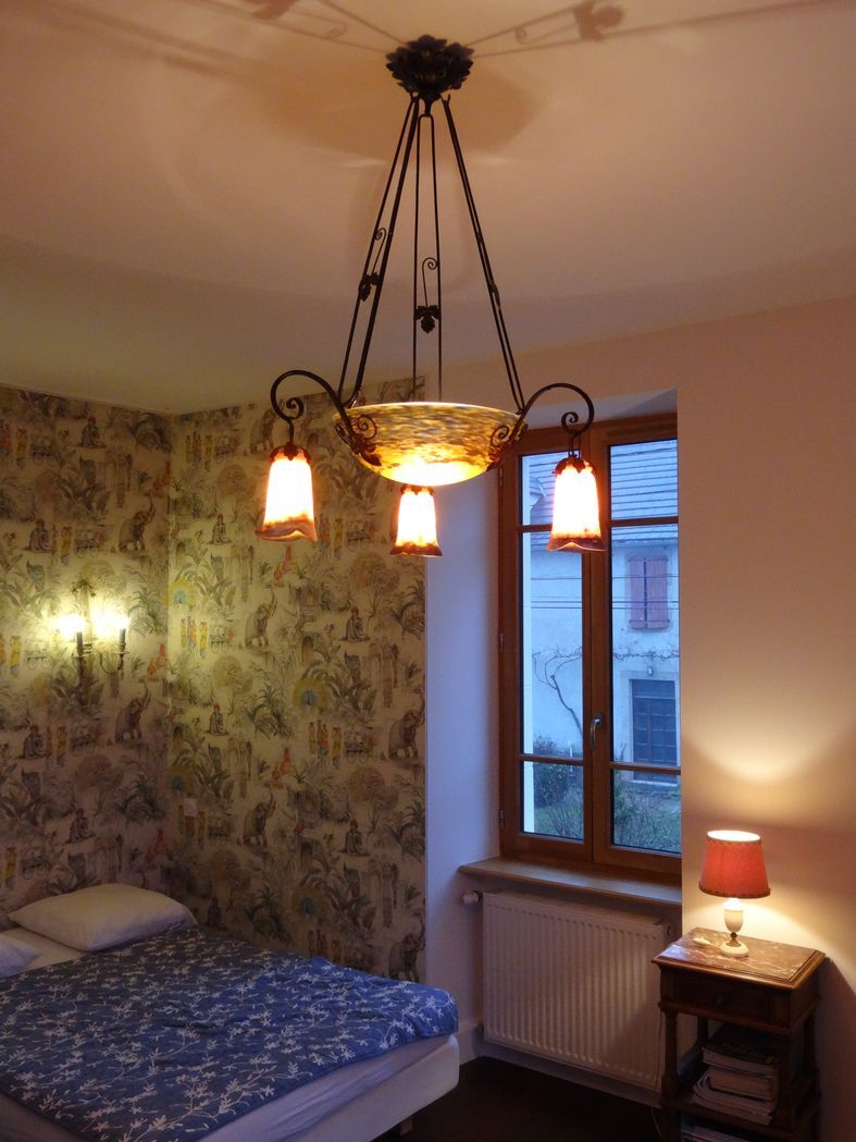 Art Deco Lustre Noverdy France in beaten iron