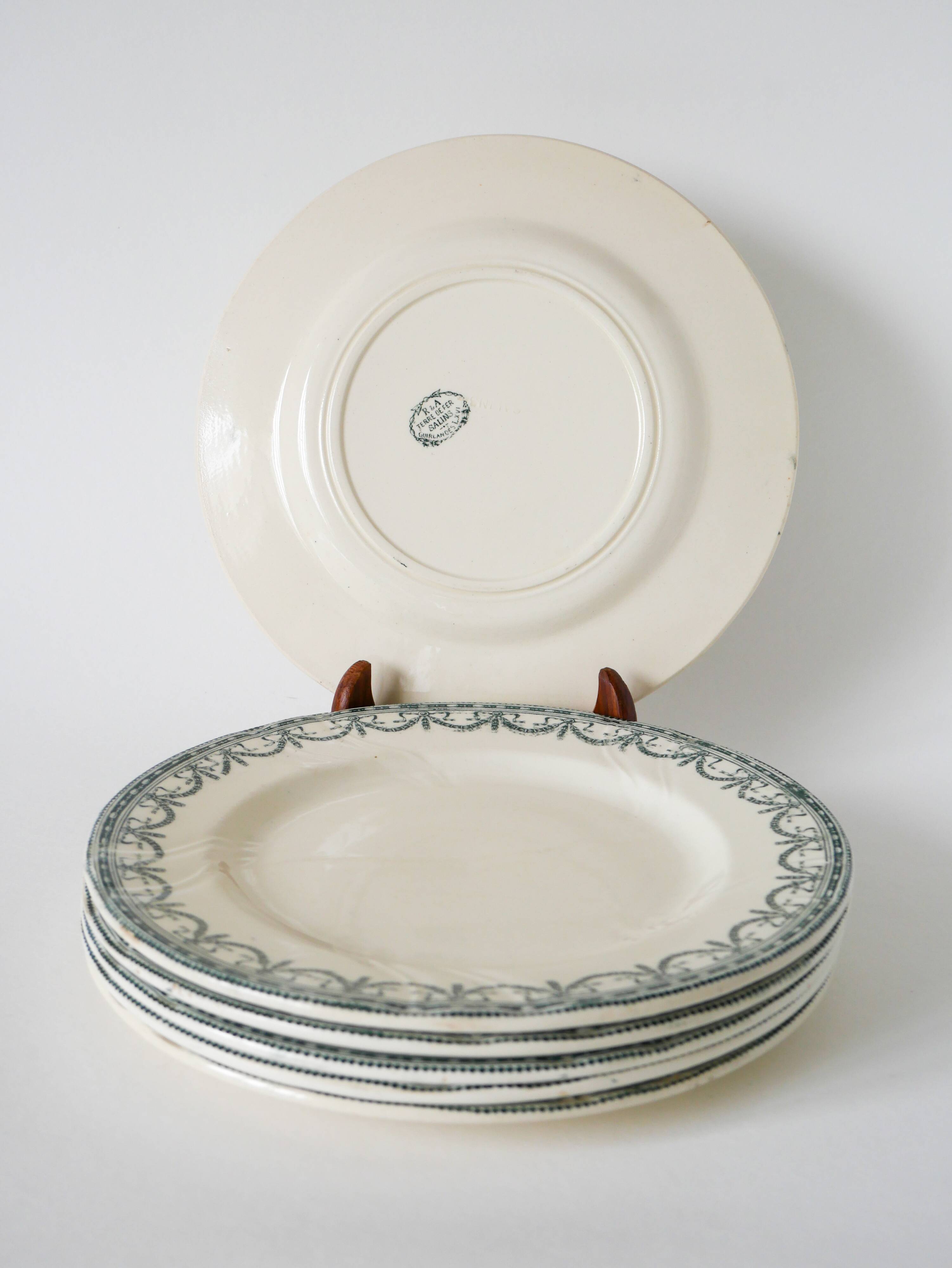 Set of 6 flat plates in Terre de Fer Salins, "Guirlandes" model