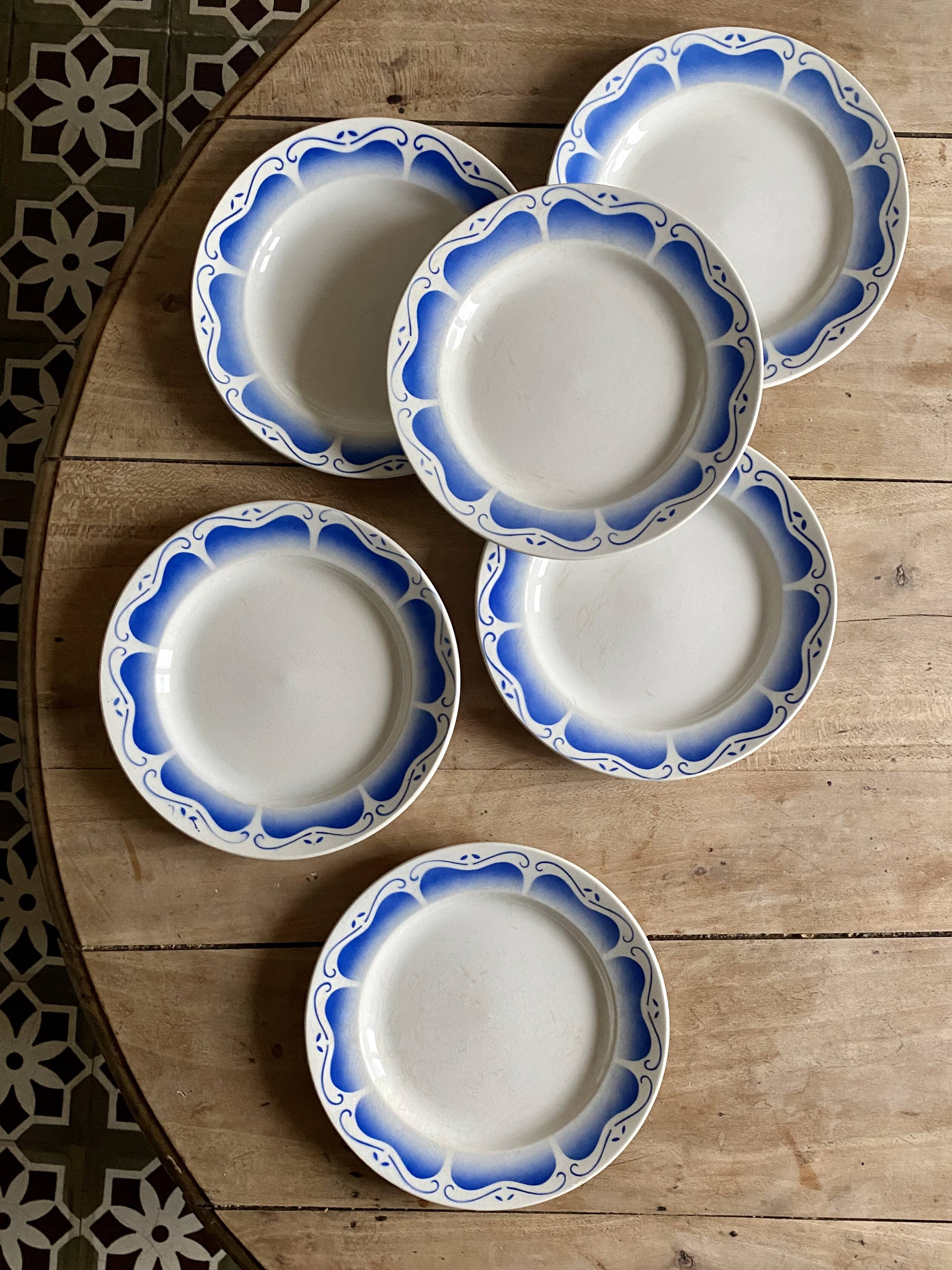 Set of 6 vintage flat plates