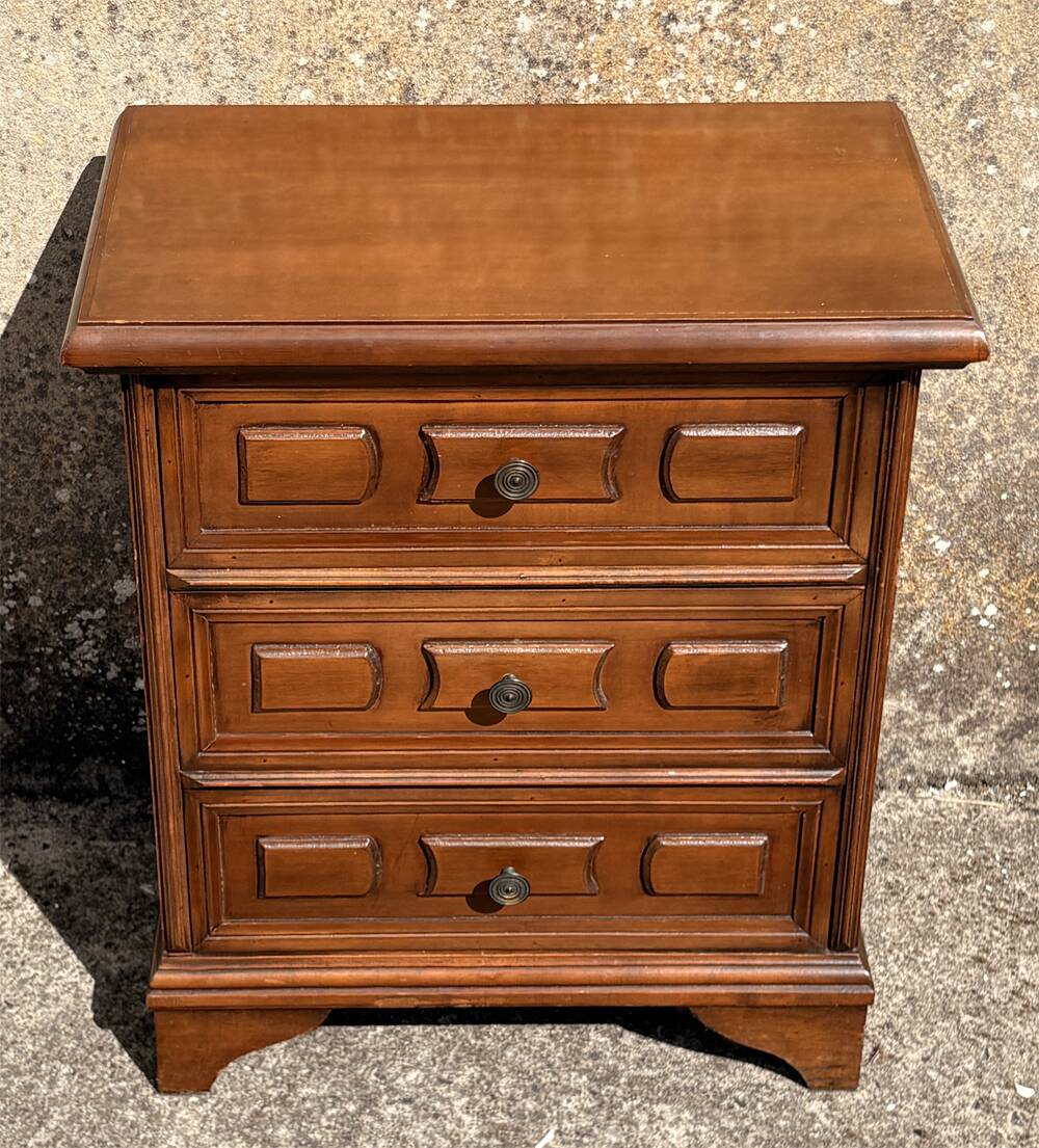Vintage bedside cabinet with three drawers in moulded wood, Louis XV style.