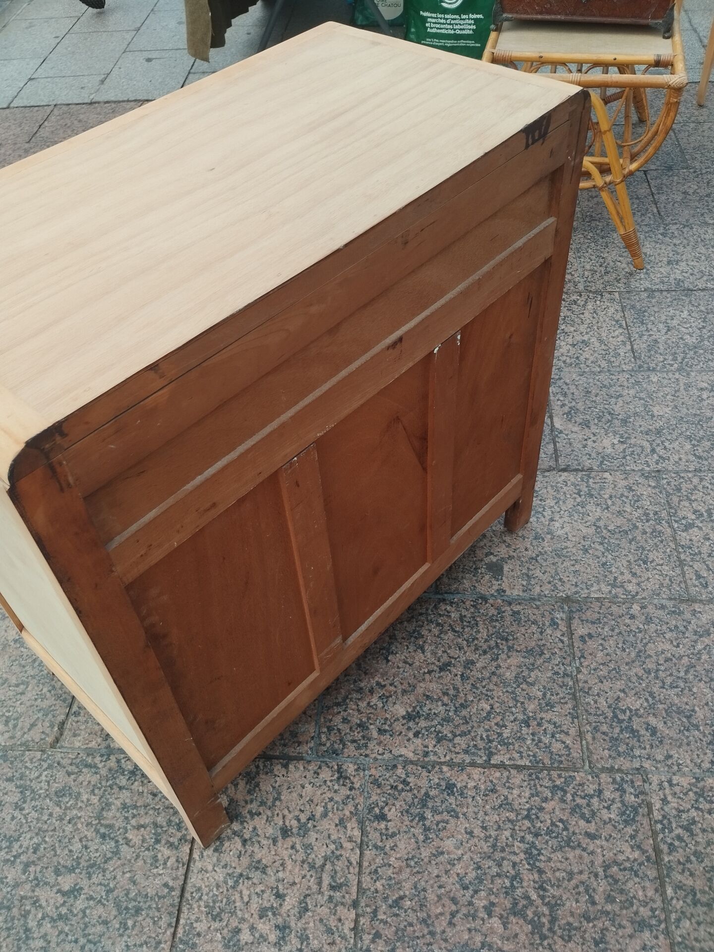 Vintage commode with tapered legs.