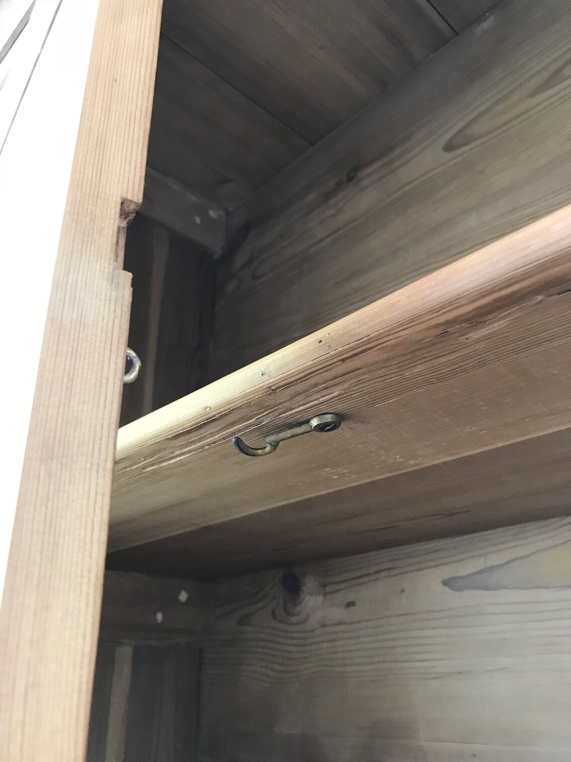 Buffet two bodies in raw pine