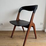 Chaise Vamo Sønderborg Sonja en teck et skaï noir, par Johannes Andersen